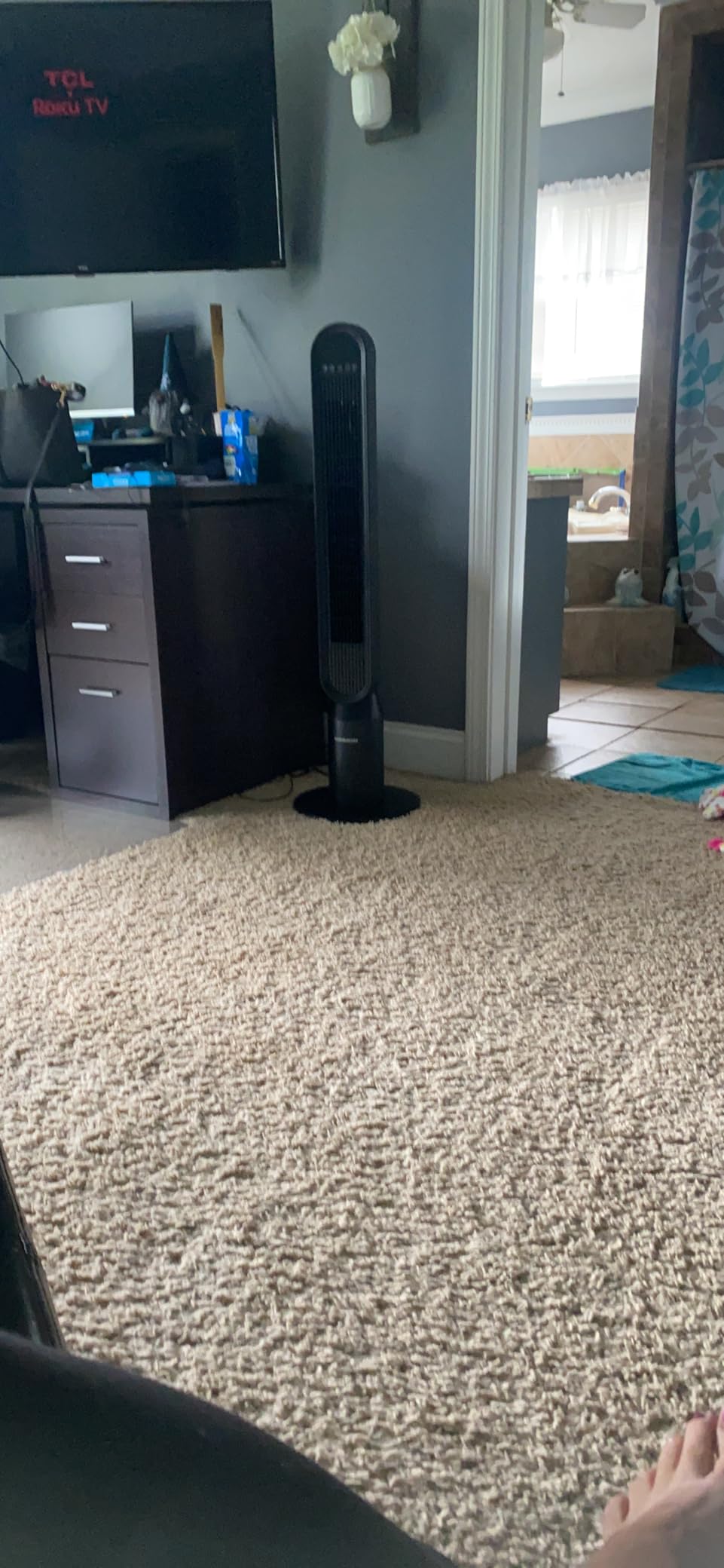 VAGKRI Tower Fan for Bedroom, 42 Inch Quiet Floor Fan with 135° Vertical 90°Oscillation Fans for Indoors, 4 Modes, 4 Speeds, 15H Timers Standing Bladeless Fans with Remote Black customer photo 1