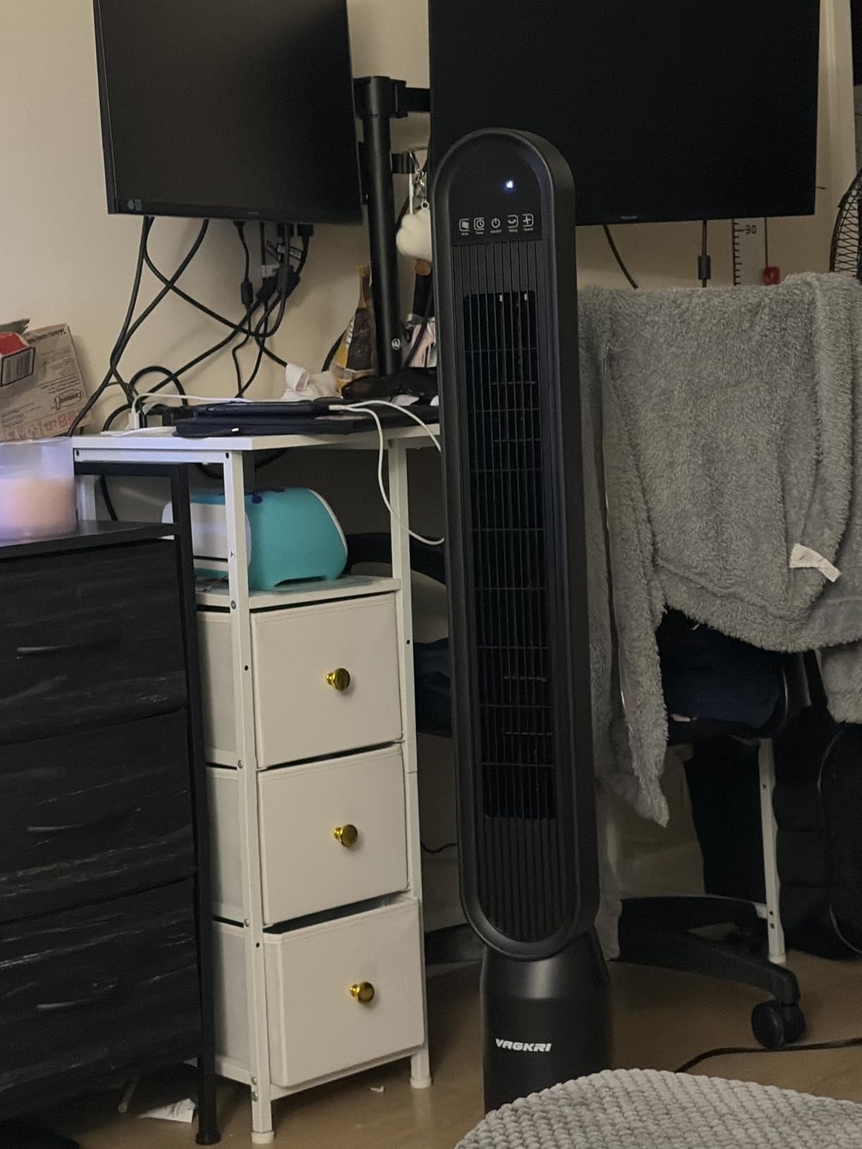 VAGKRI Tower Fan for Bedroom, 42 Inch Quiet Floor Fan with 135° Vertical 90°Oscillation Fans for Indoors, 4 Modes, 4 Speeds, 15H Timers Standing Bladeless Fans with Remote Black customer photo 2