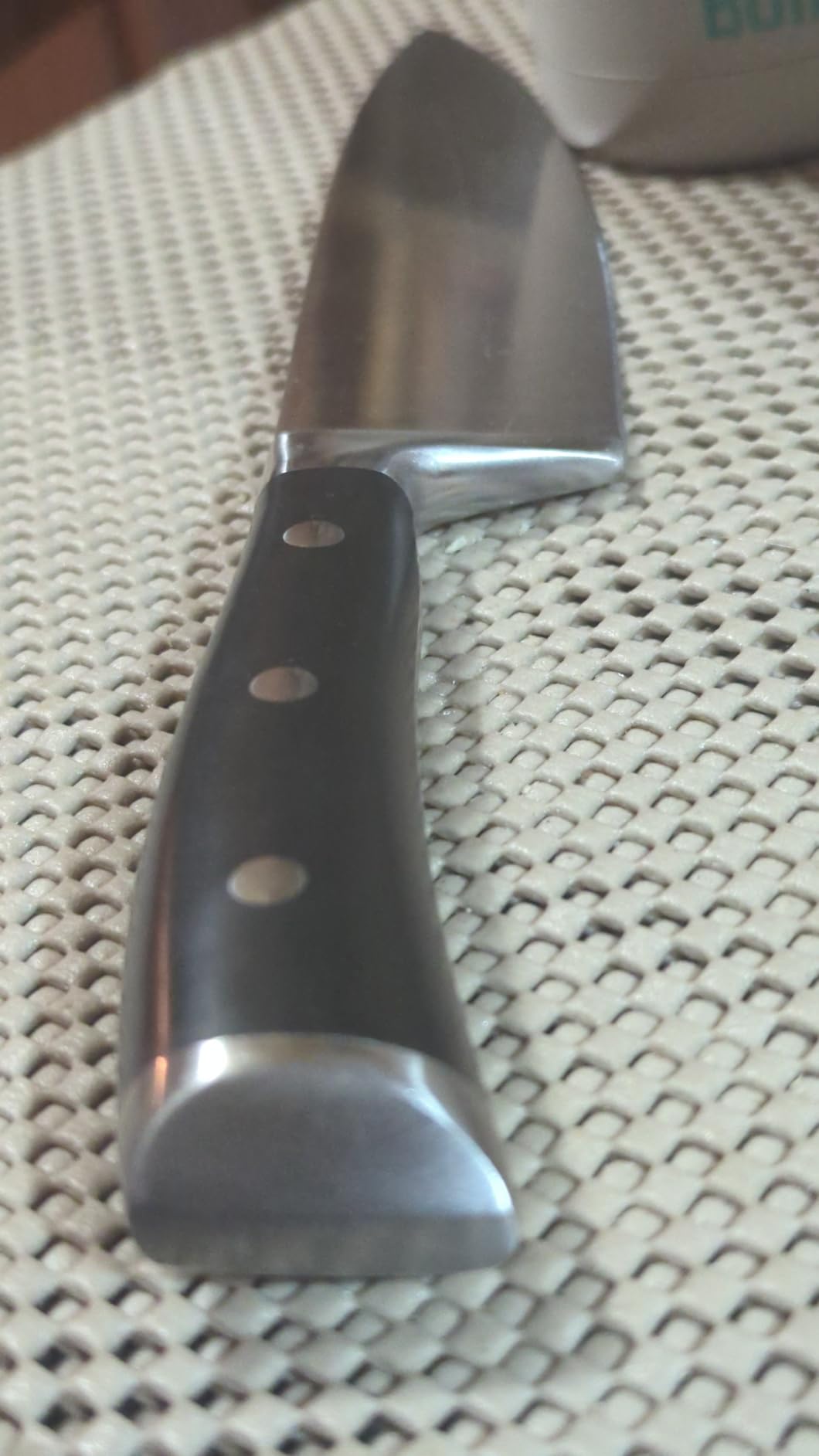 Amazon Basics Classic 8-inch Full Tang High Carbon Stainless Steel Chef's Knife, Multipurpose Kitchen Knife with Three Rivets, Silver customer photo 1