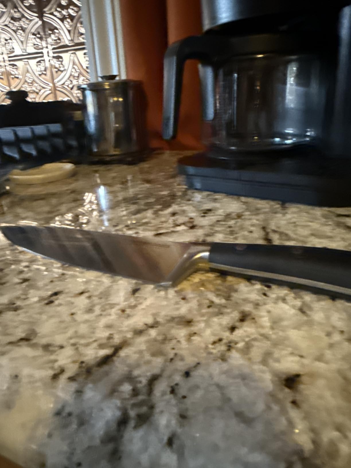 Amazon Basics Classic 8-inch Full Tang High Carbon Stainless Steel Chef's Knife, Multipurpose Kitchen Knife with Three Rivets, Silver customer photo 2