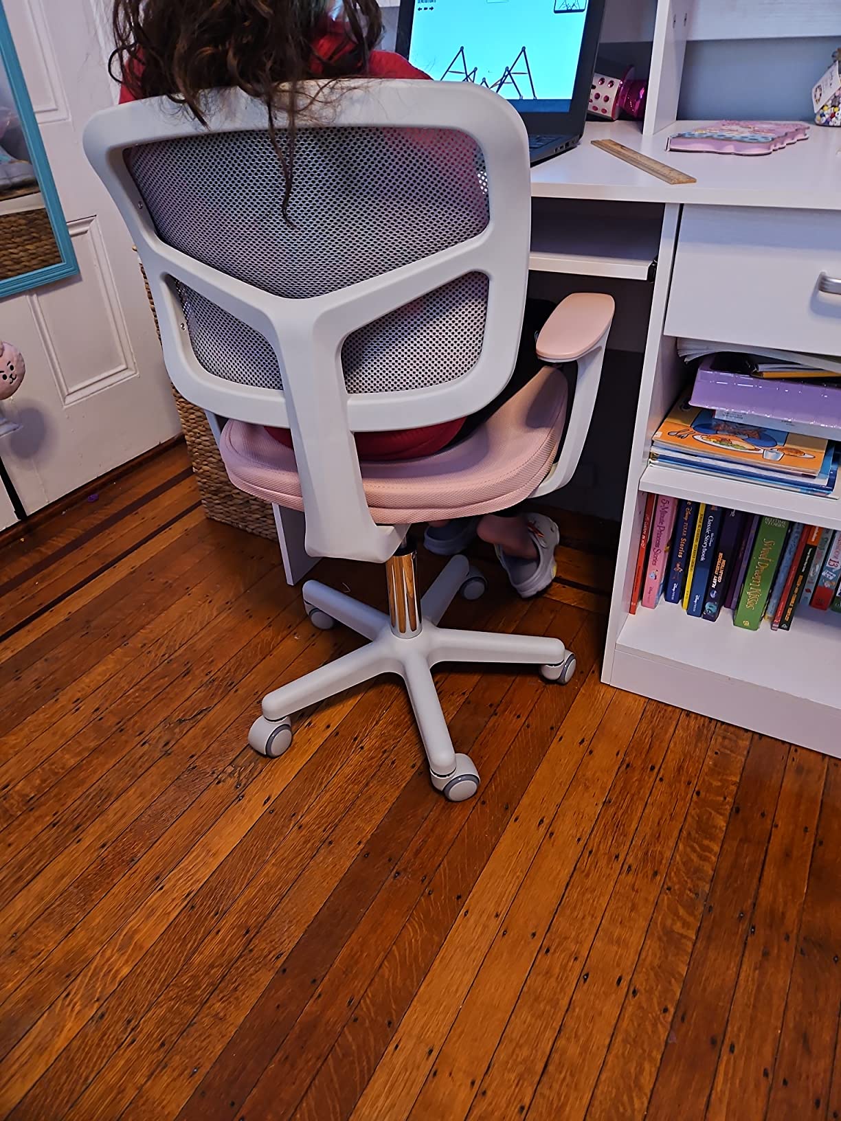 Costzon Kids Desk Chair, Adjustable Children Study Computer Chair with Arms & Wheels, Student Swivel Rolling Task Chair, Ergonomic Kids Office Chair for Boys Girls Age 4-12, Home Bedroom School, Pink customer photo 2
