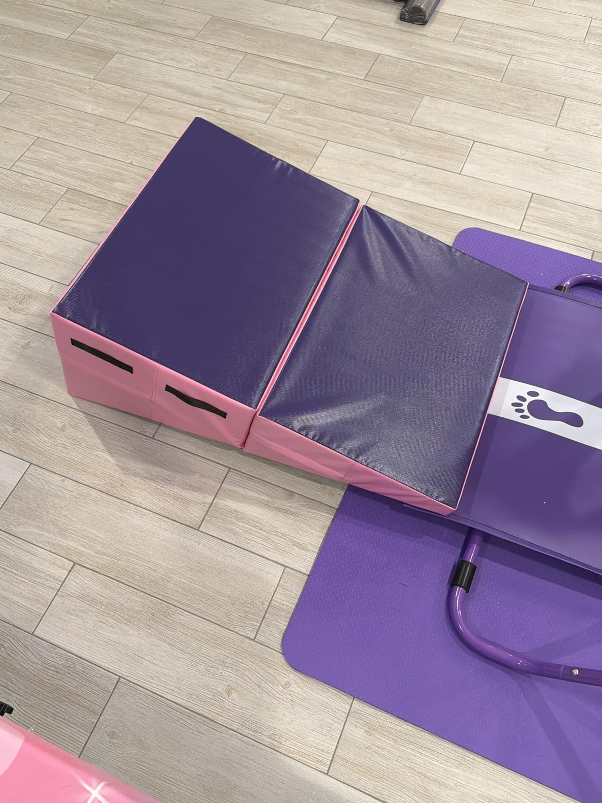 Matladin Incline Gymnastics Wedge Mat, Folding Gymnastics Mat for Kids Girls Home Training Exercise customer photo 2