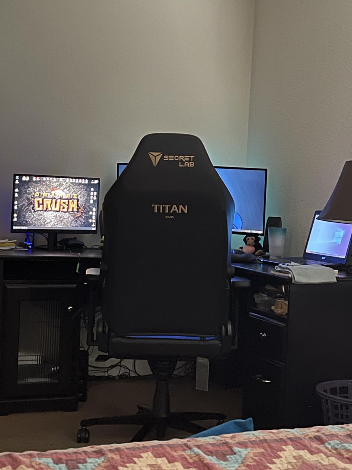 Secretlab Titan Evo Black Gaming Chair - Regular, Leatherette, Ergonomic customer photo 1