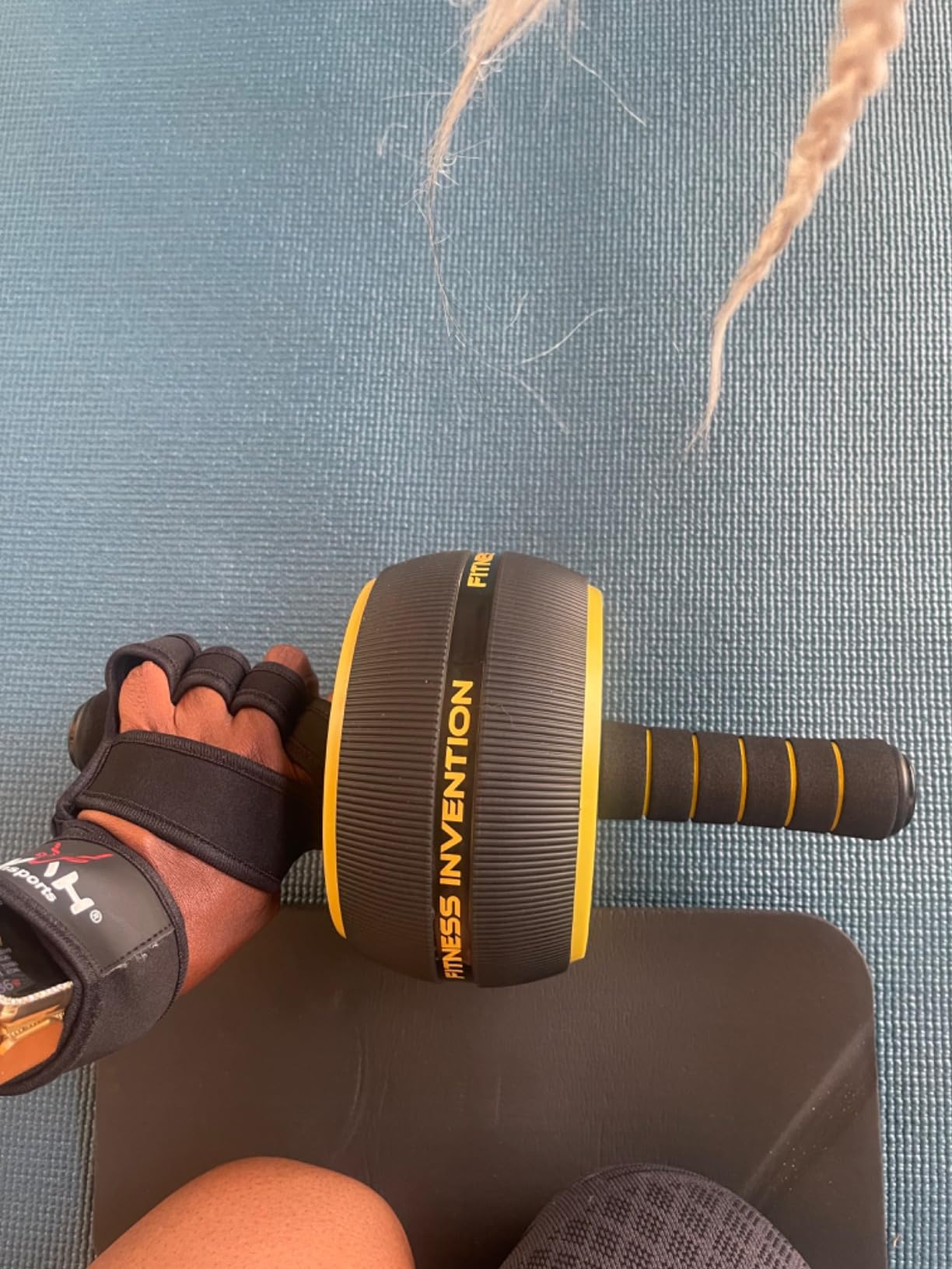 Ab Roller Wheel - Ab Wheel Roller & Knee Mat - Rueda Para Abdominales - Abdominal Wheel - Abs Roller for Men & Women - Home Gym Equipment customer photo 2