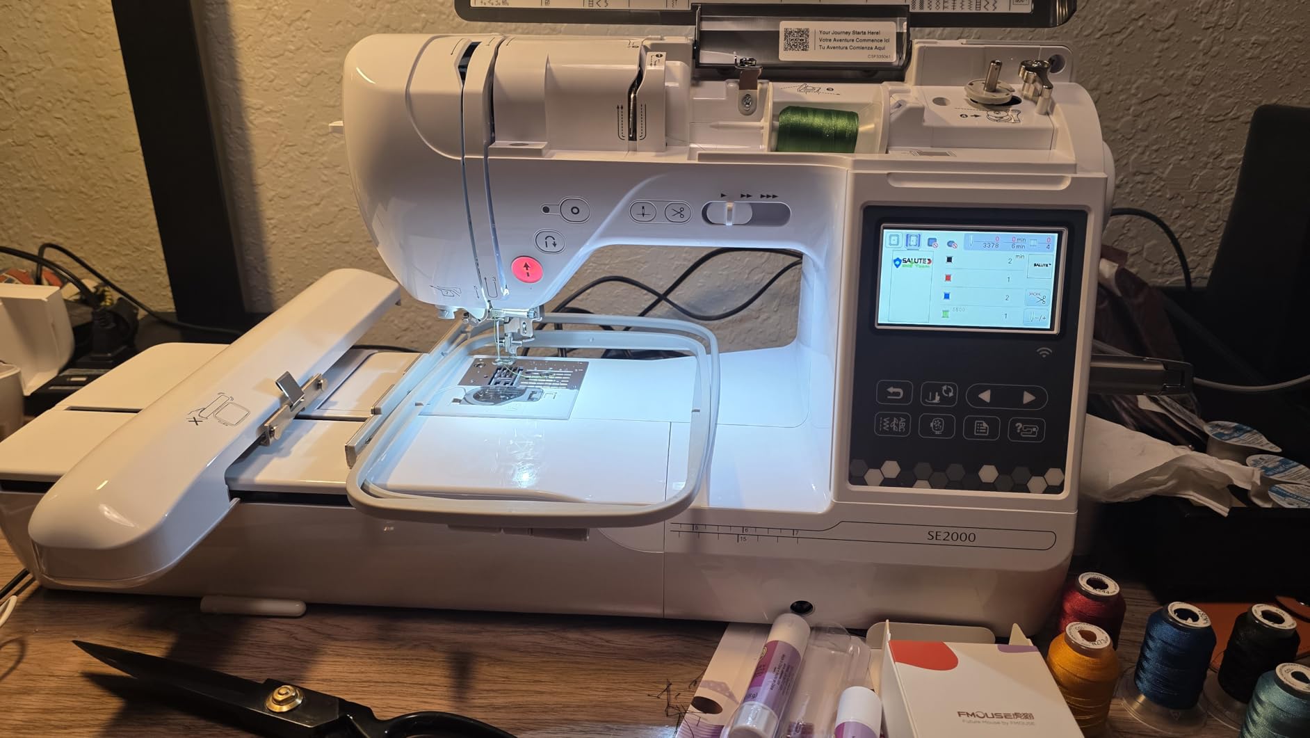 Brother SE2000 Sewing and Embroidery Machine Computerized customer photo 1