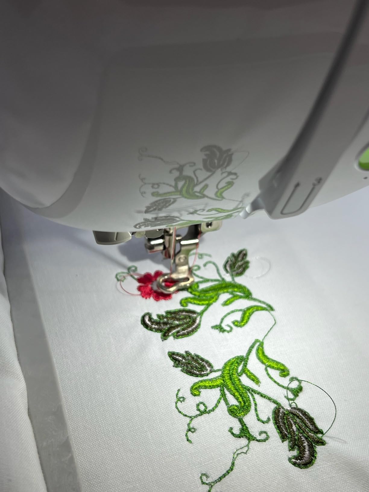 Brother SE2000 Sewing and Embroidery Machine Computerized customer photo 2