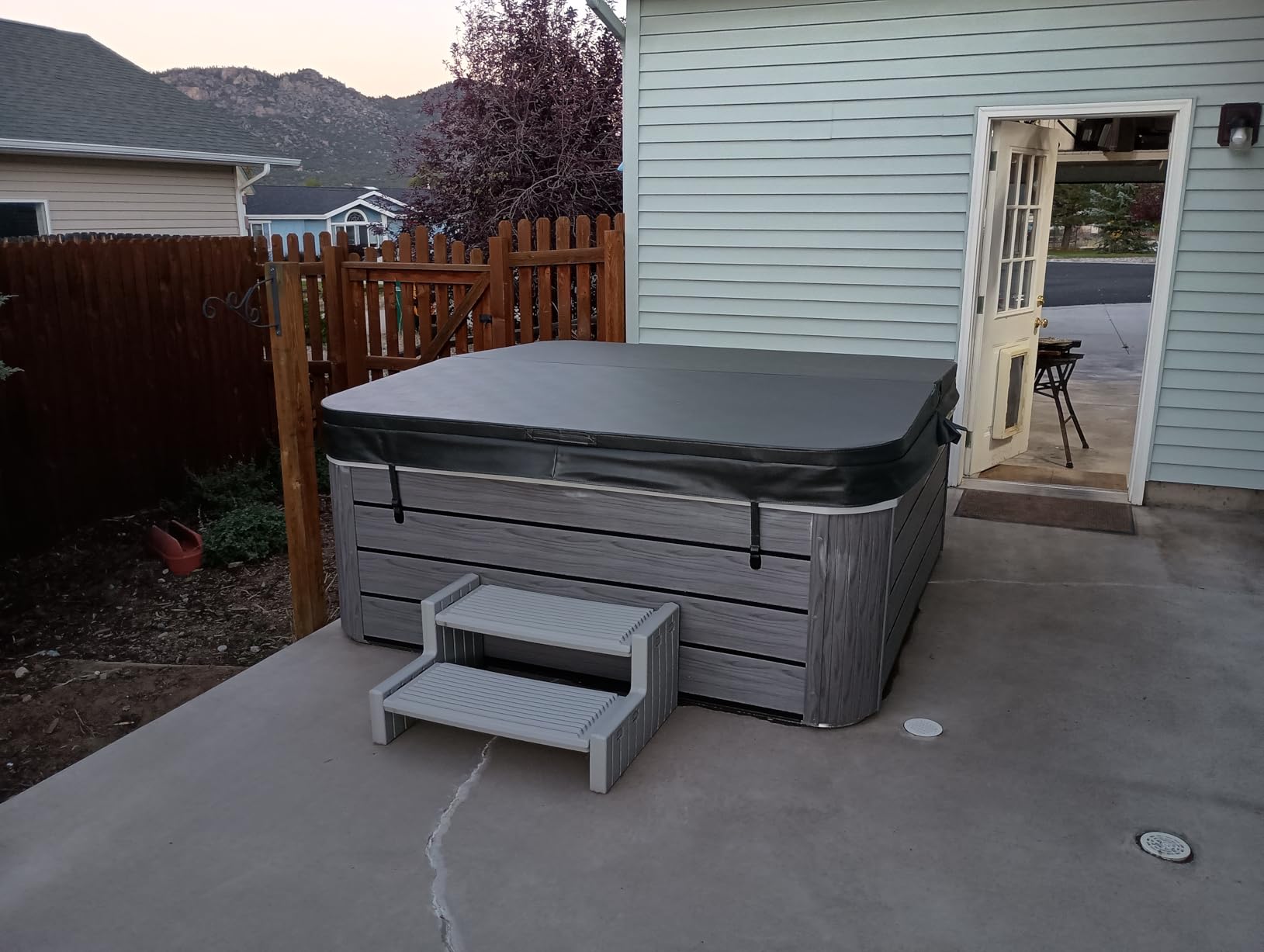 Comfort Hot Tubs - Hot Tub Spa - Seats 5-6 People - 51 Jets – Standard Heavy Duty Flip Cover, Water Fountains, Ozonator, LED Lights, Headrests, and More customer photo 1