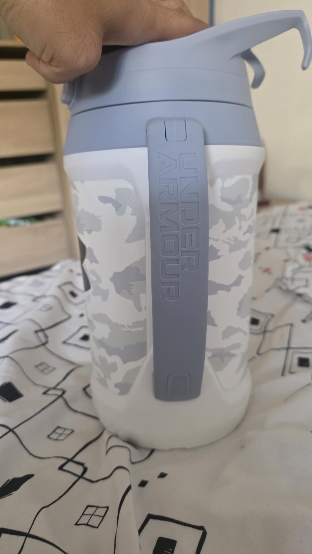 Under Armour Insulated Water Bottle with Handle & Fence Hook, Half Gallon Sports Water Jug, Leak-Resistant & BPA-Free for Baseball, Football & Gym - Black/Black, 64oz customer photo 1