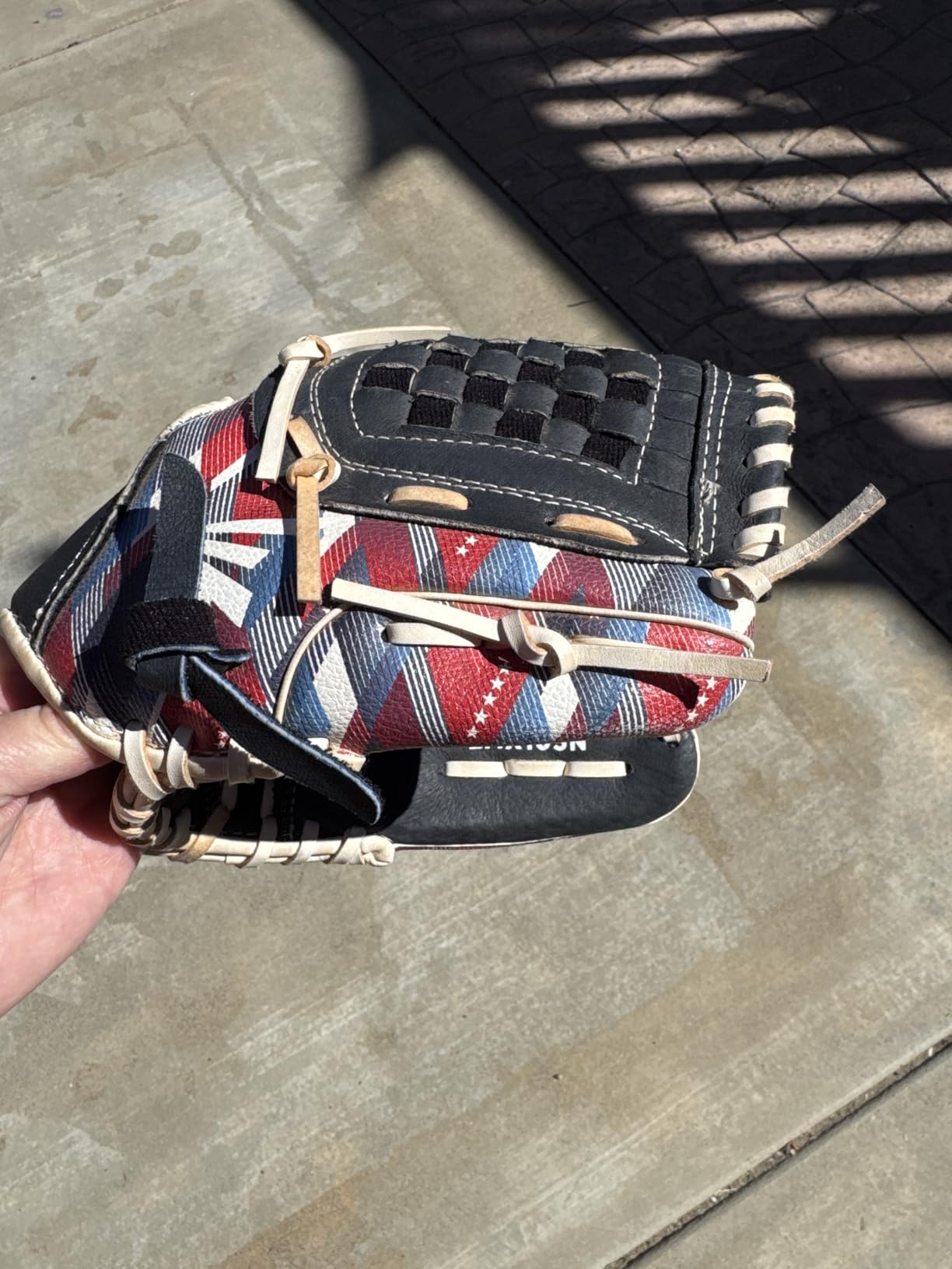 Easton | Moxie Youth Baseball Glove | Sizes 10.5