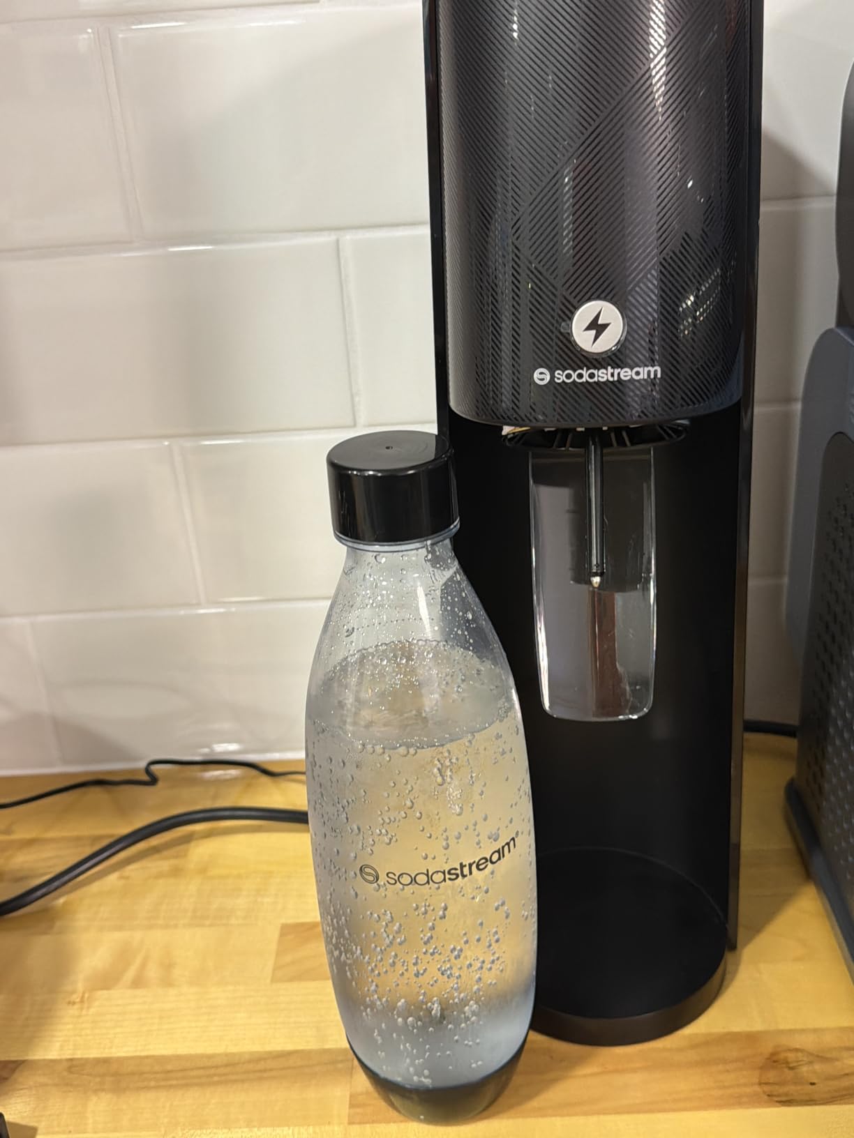 SodaStream - E-TERRA Soda Maker | VALUE BUNDLE | 3 Automatic Carbonation Levels | Includes 2x CO2 Cylinders, 3x 32 Fl Oz Dishwasher Safe Bottles, 2x Bubly Fruit Flavor Drops, 1x Power Adapter | Black customer photo 1