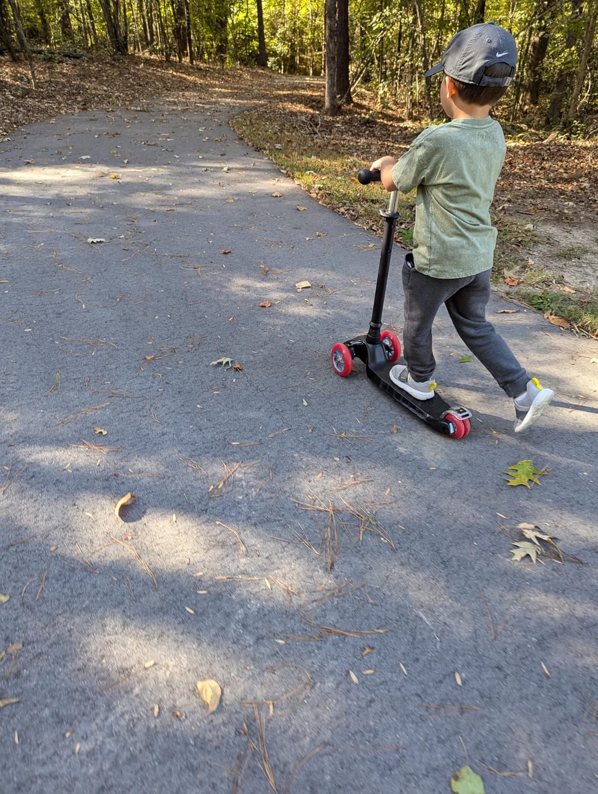 Lifemaster Mini 3-Wheel Kids Scooter with Multi-Color Wheel Lights – 4-Height Adjustable Handlebar, Wide Anti-Slip Deck, Child Safety Certified, Boys & Girls Ages 2+ Supports Up to 110 lbs customer photo 1