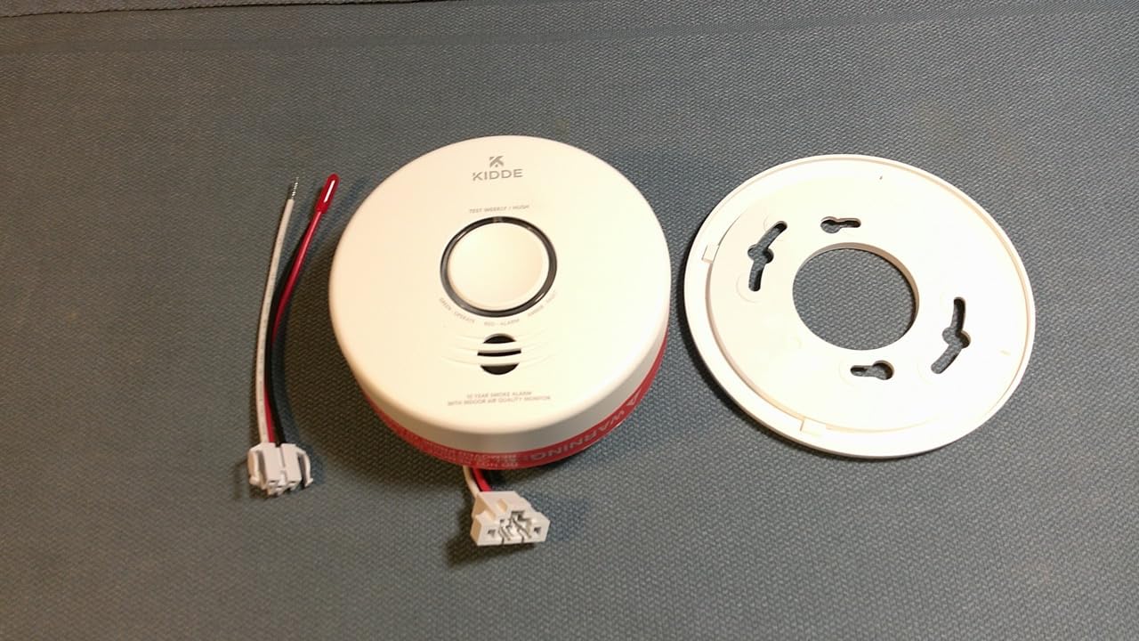 Kidde Smart Smoke Detector & Indoor Air Quality Monitor, WiFi, Alexa Compatible Device, Hardwired w/Battery Backup, Voice & App Alerts customer photo 1