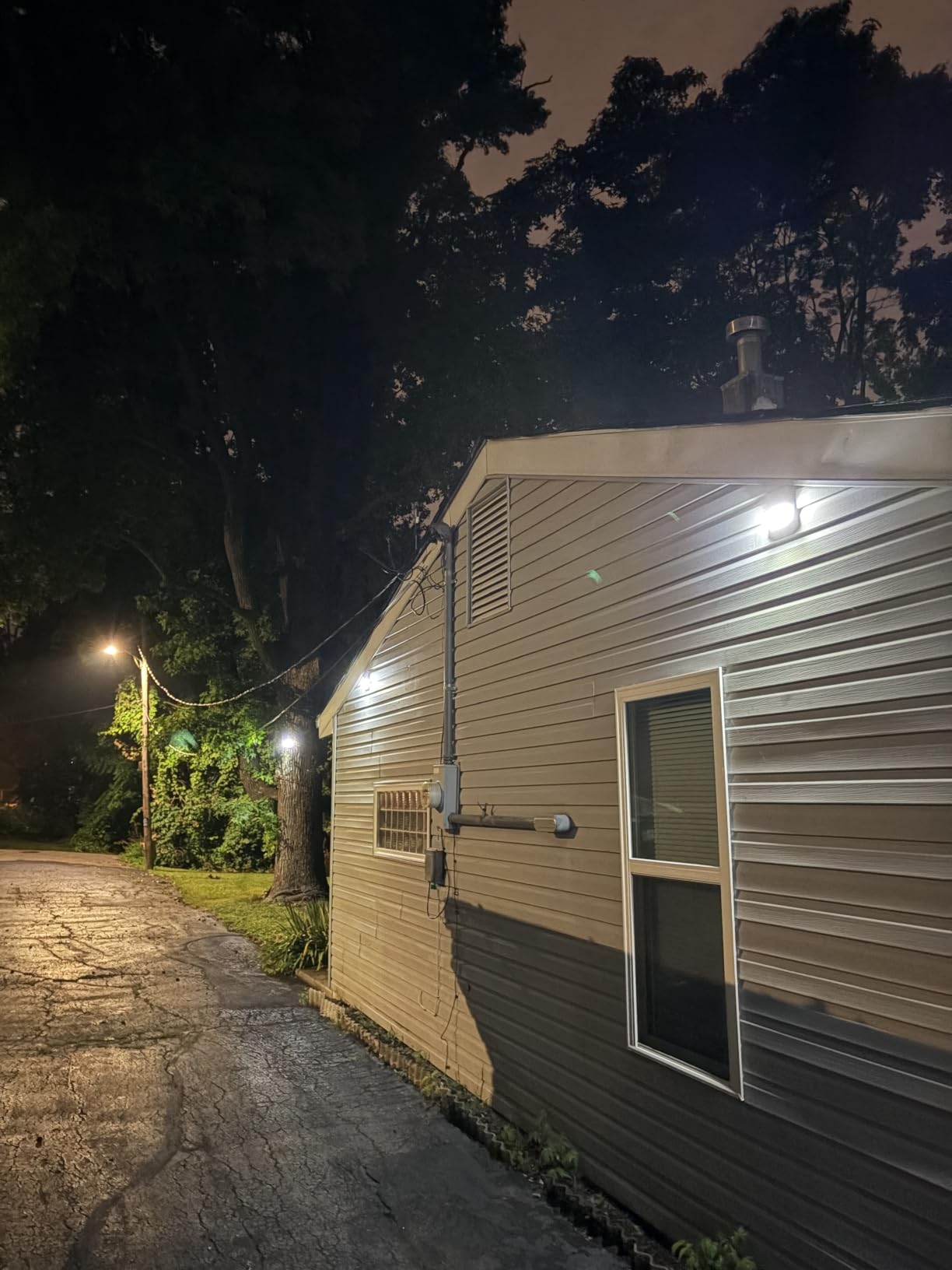 Solar Outdoor Lights, 2-Pack Super Bright 178 LEDs Motion Sensor Wall Light with 270° Wide Angle & 3 Modes, Waterproof Solar Powered Security Light for Patio Garden Garage Front Door customer photo 1