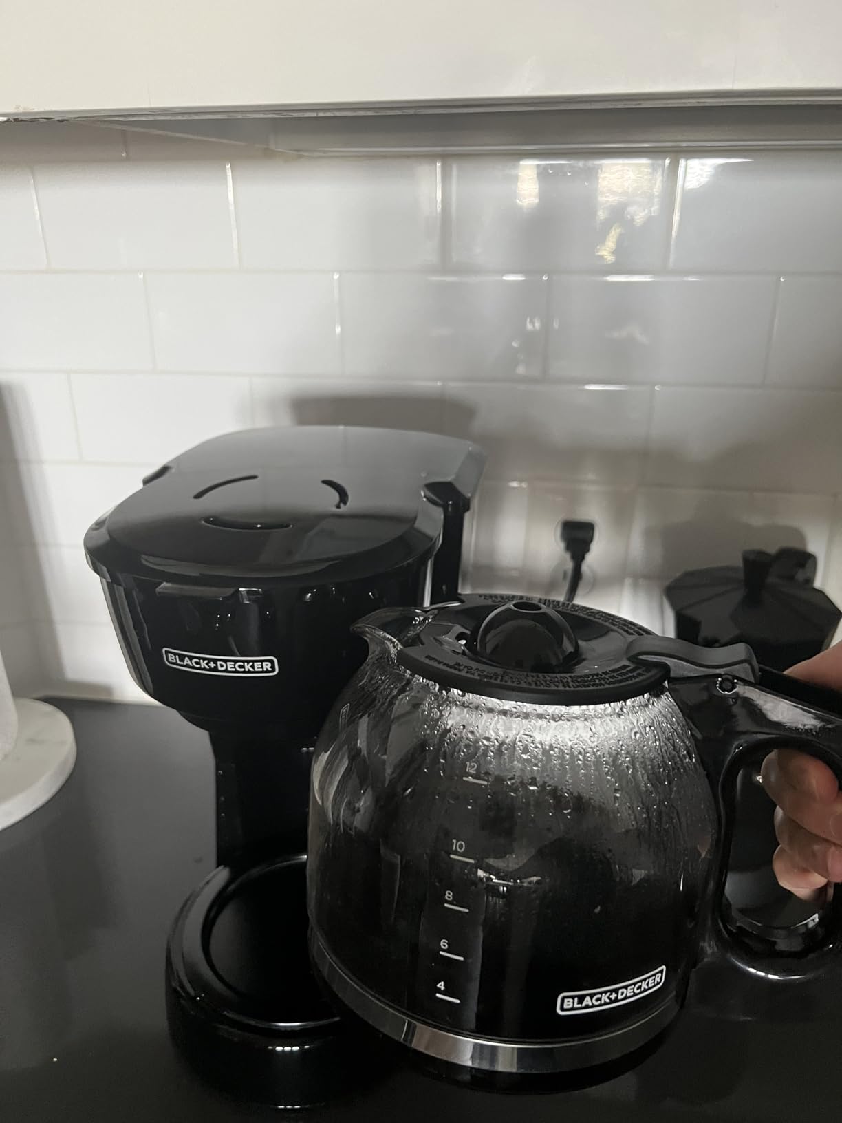 BLACK+DECKER 12-Cup Coffee Maker with Easy On/Off Switch, Easy Pour, Non-Drip Carafe with Removable Filter Basket, Vortex Technology, Black customer photo 1