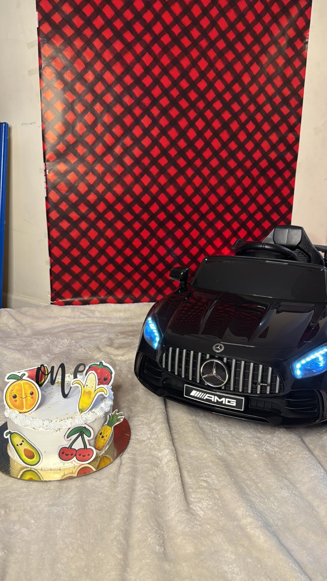 Winado 12V Licensed Mercedes Benz AMG GTR Kids Ride on Electric Car, Black customer photo 1