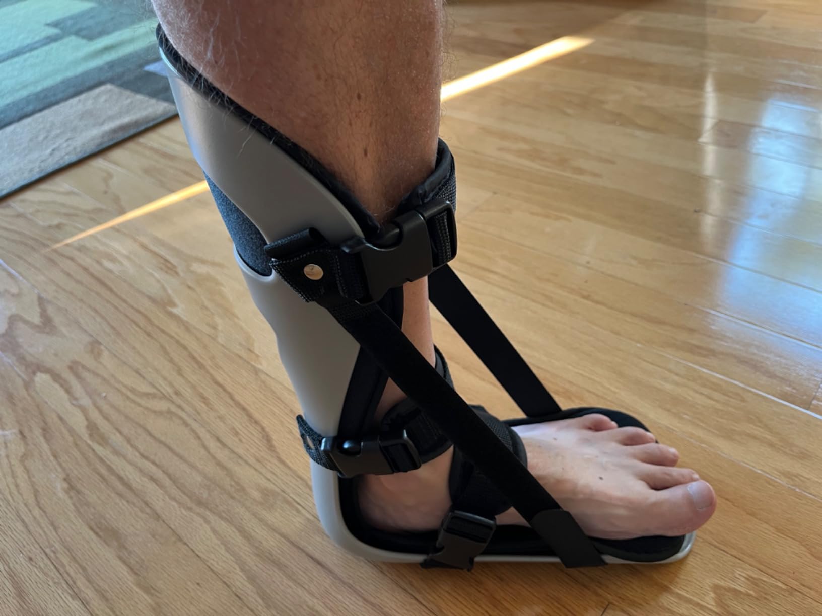 Plantar Fasciitis Night Splint, Sleeping Stretch Boot, Grey, M customer photo 1