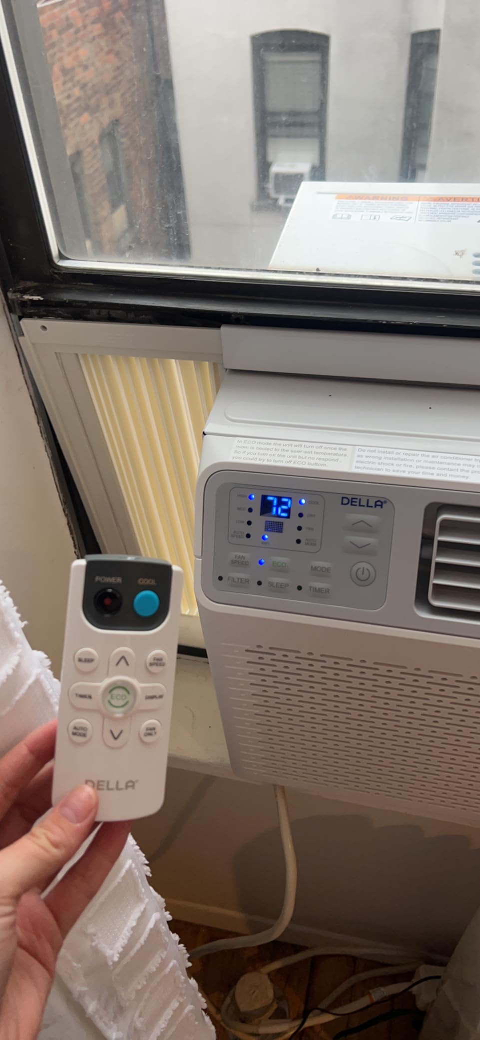DELLA 8000 BTU Energy Saving Window Air Conditioner, Work with Alexa, Cools Up to 350 Sq. Ft, GEO Location, AC Unit with WIFI Smart Controls, Remote, Dehumidifier, Fan, Reusable Filter, Easy Install customer photo 1