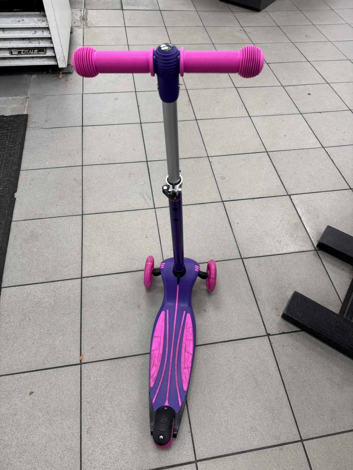 Gotrax KS1 Kids Kick Scooter, 3 Wheels for Boys & Girls 2-8, Gifts customer photo 2