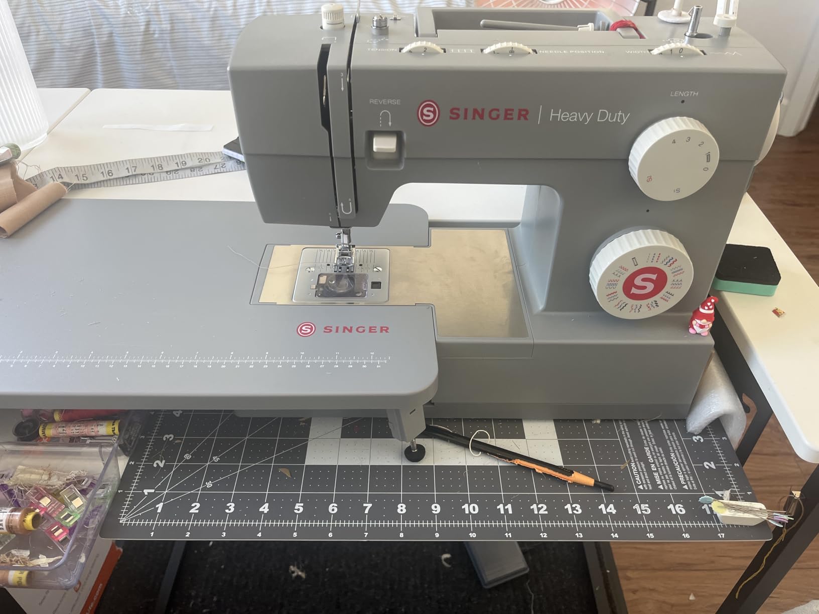 SINGER 6380 Heavy Duty Sewing Machine with Extension Table & Accessory Kit | 32 stitches deliver 110 applications, 50% more power, thick fabrics, high speed, metal frame, 1-step buttonhole, LED Light customer photo 1