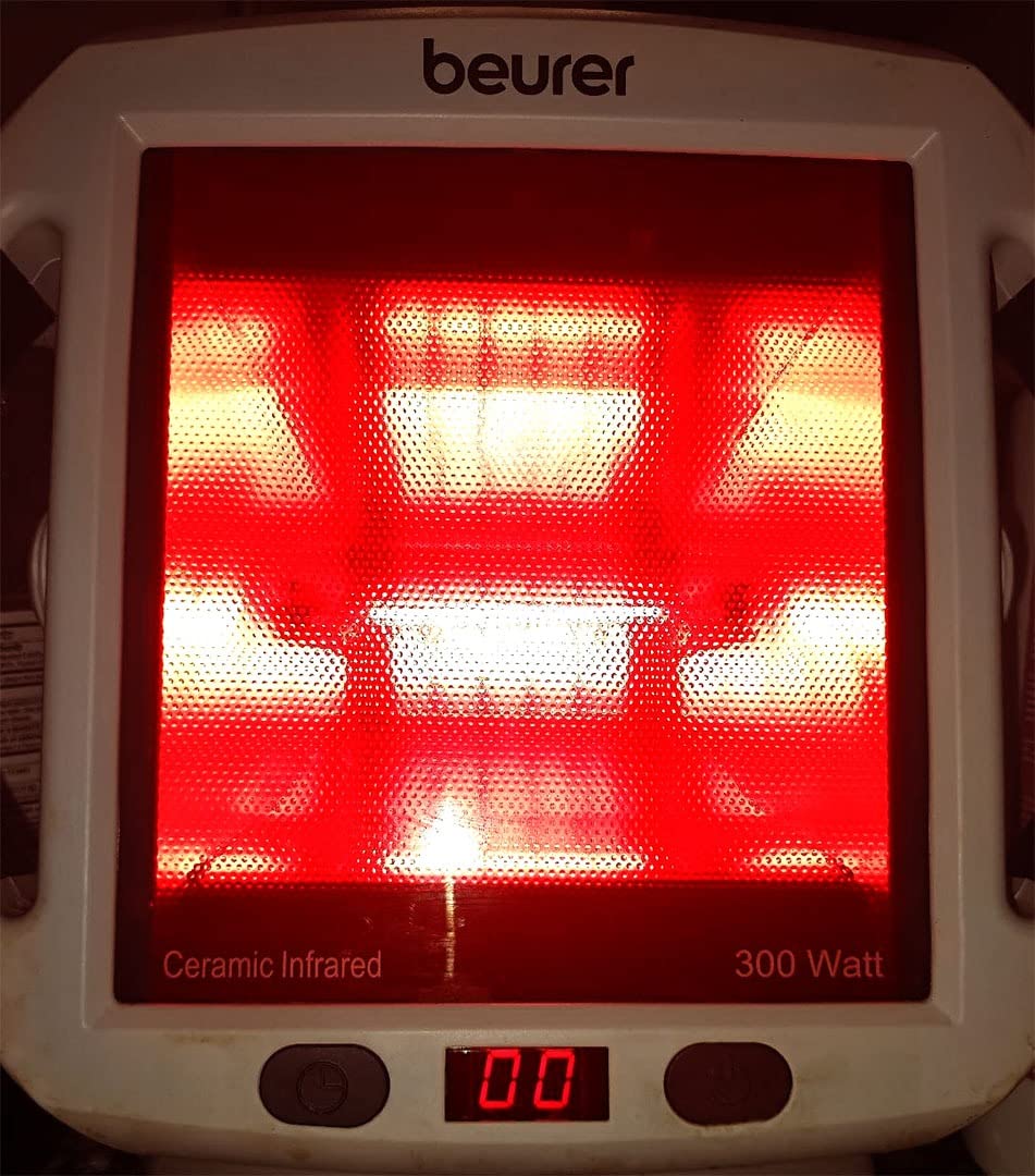 Beurer IL60 Infrared Heat Lamp for Red Light Therapy for Face, Body, Sinus & Skin, Pain Relief & Muscle Recovery, Adjustable Treatment Time, Protective Eyewear Included customer photo 1