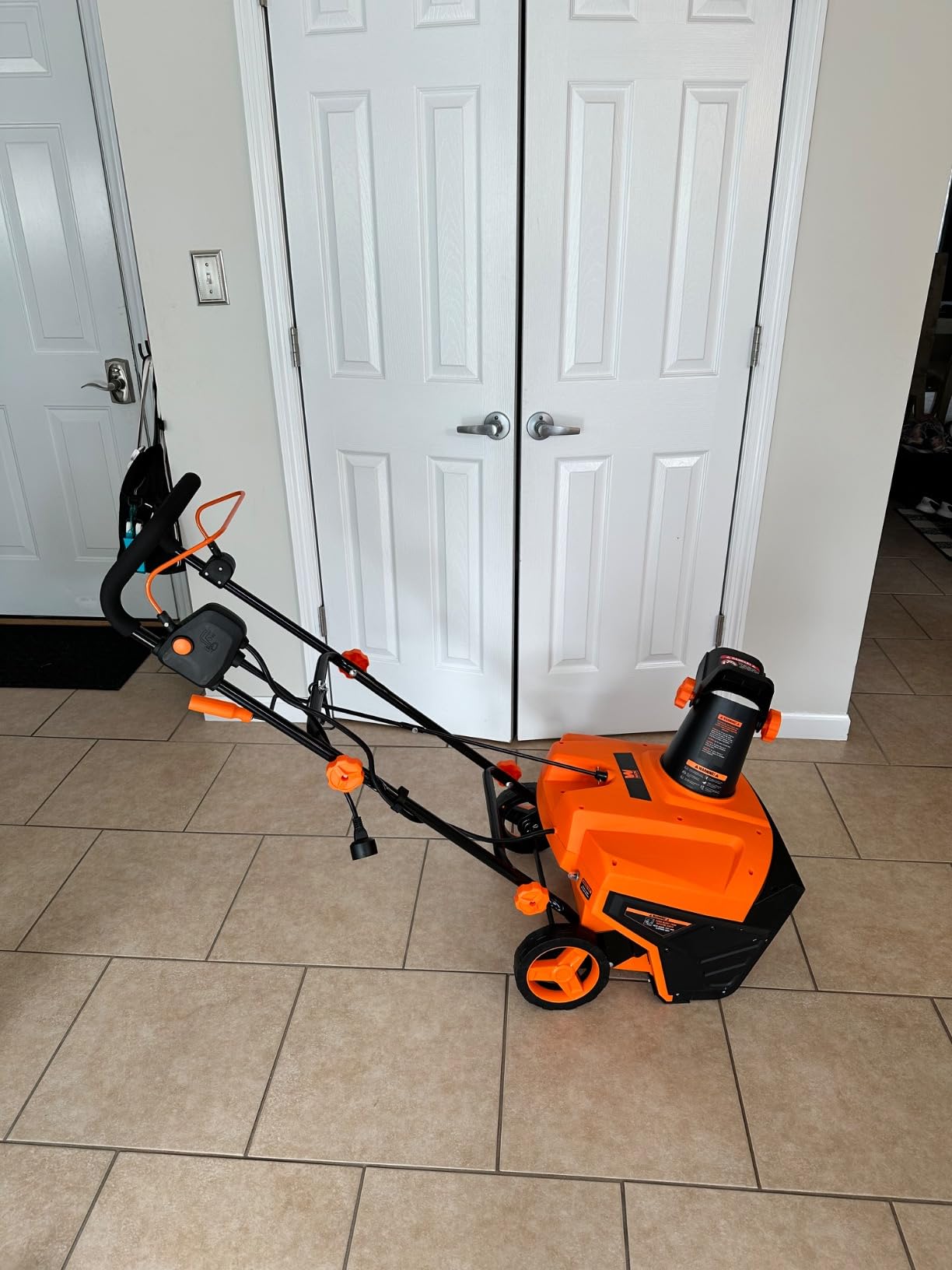 WEN Snow Thrower, 15-Amp 20-Inch Electric Snow Blaster with Dual LED Lights (5670) customer photo 1