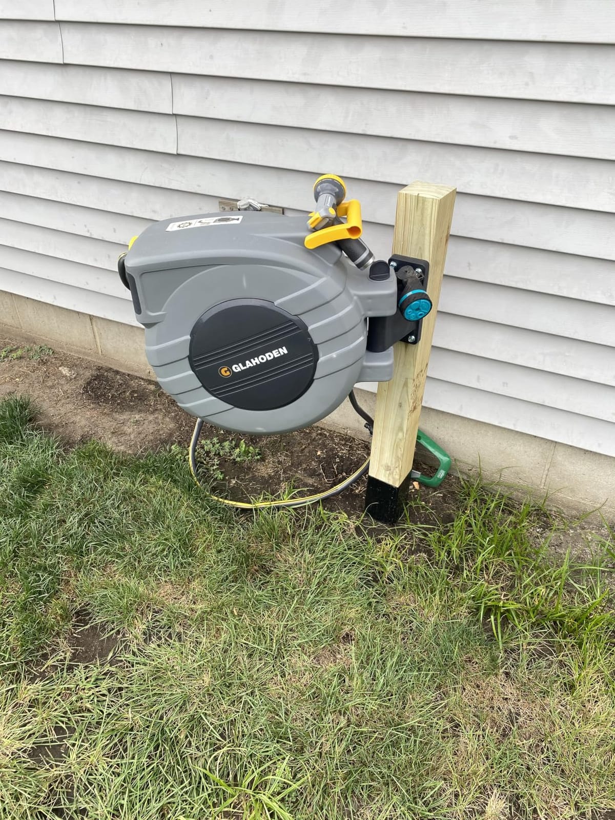 GLAHODEN 1/2 in x 100 ft Retractable Garden Hose Reel with Automatic Rewind customer photo 1