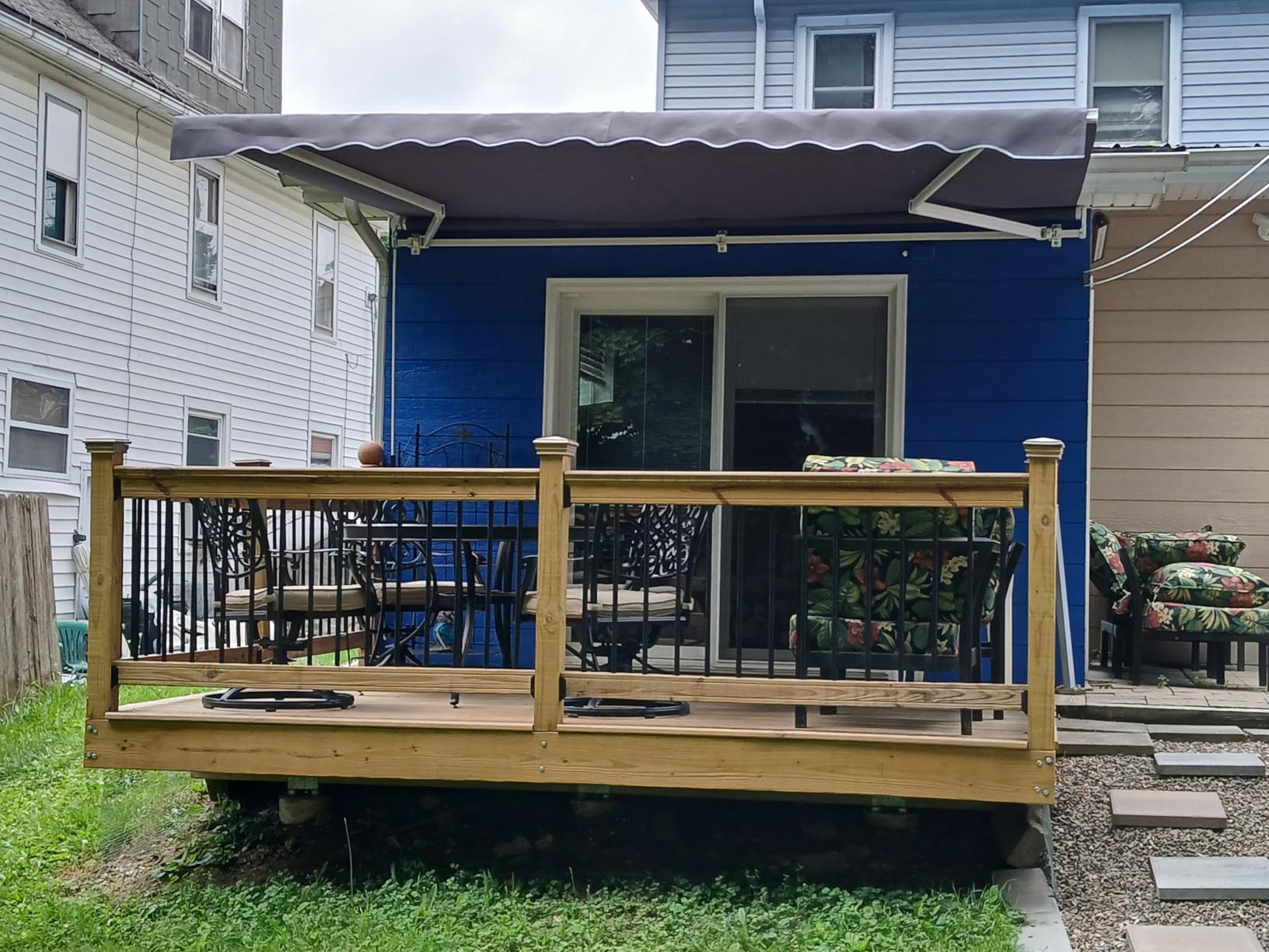 VEIKOU 12' x 10' Awnings for Patio, Retractable Awning with Adjustable Canopy, Aluminum Frame, Manual Patio Awning Sun Shade Shelter for Window, Door, Deck, Garden, Gray customer photo 2