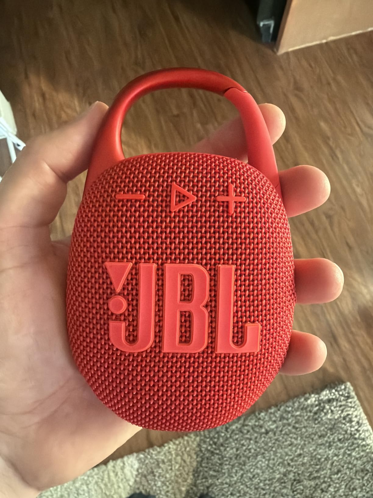 JBL Clip 5 - Ultra-Portable, Waterproof & Dustproof Bluetooth Speaker, Big JBL Pro Sound with Punchy bass, Integrated Carabiner, Up to 12 Hours of Play, Made in Part with Recycled Materials (Black) customer photo 2