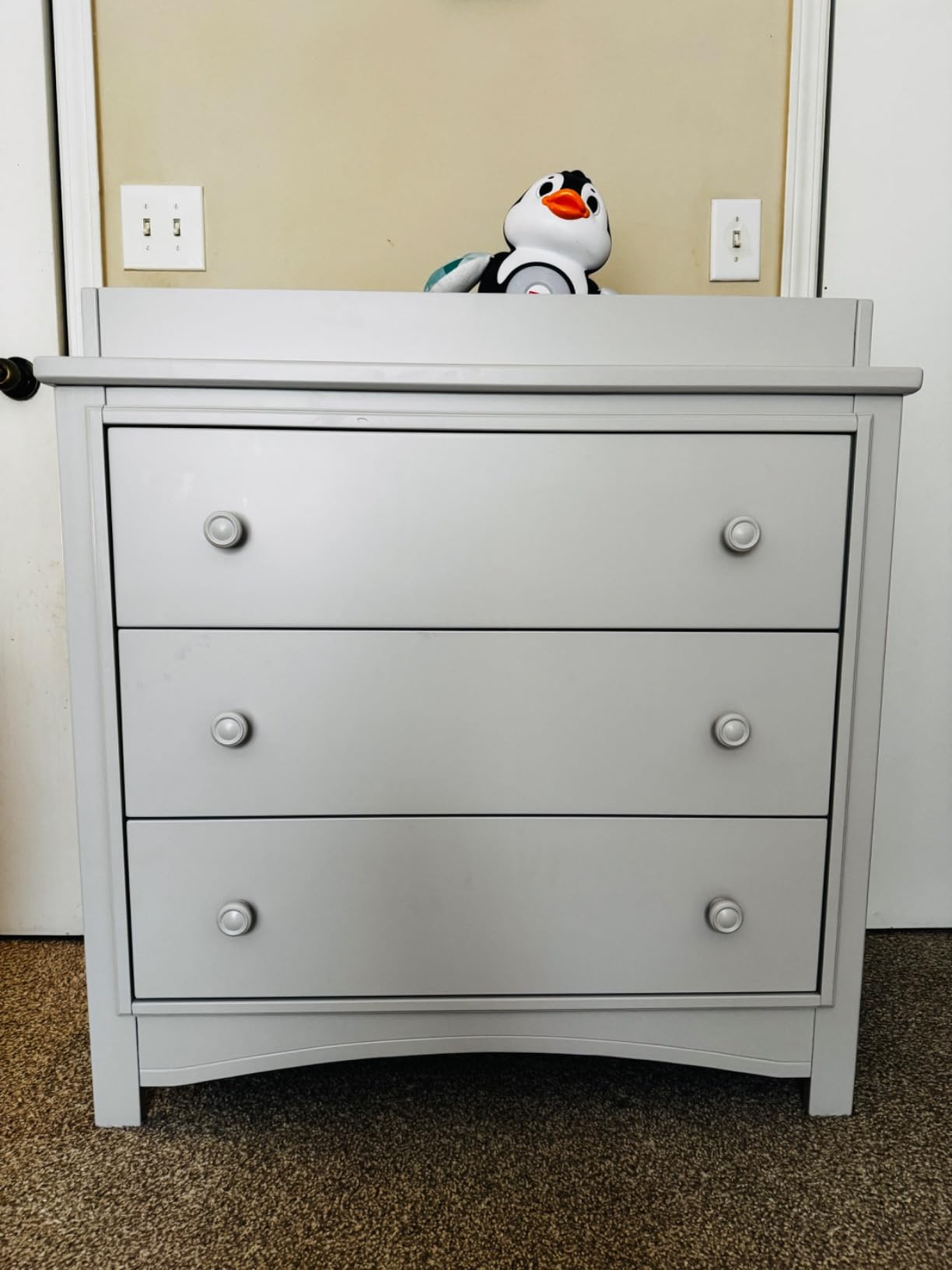 Delta Children Perry 3 Drawer Dresser with Changing Top and Interlocking Drawers, Walnut Espresso customer photo 1