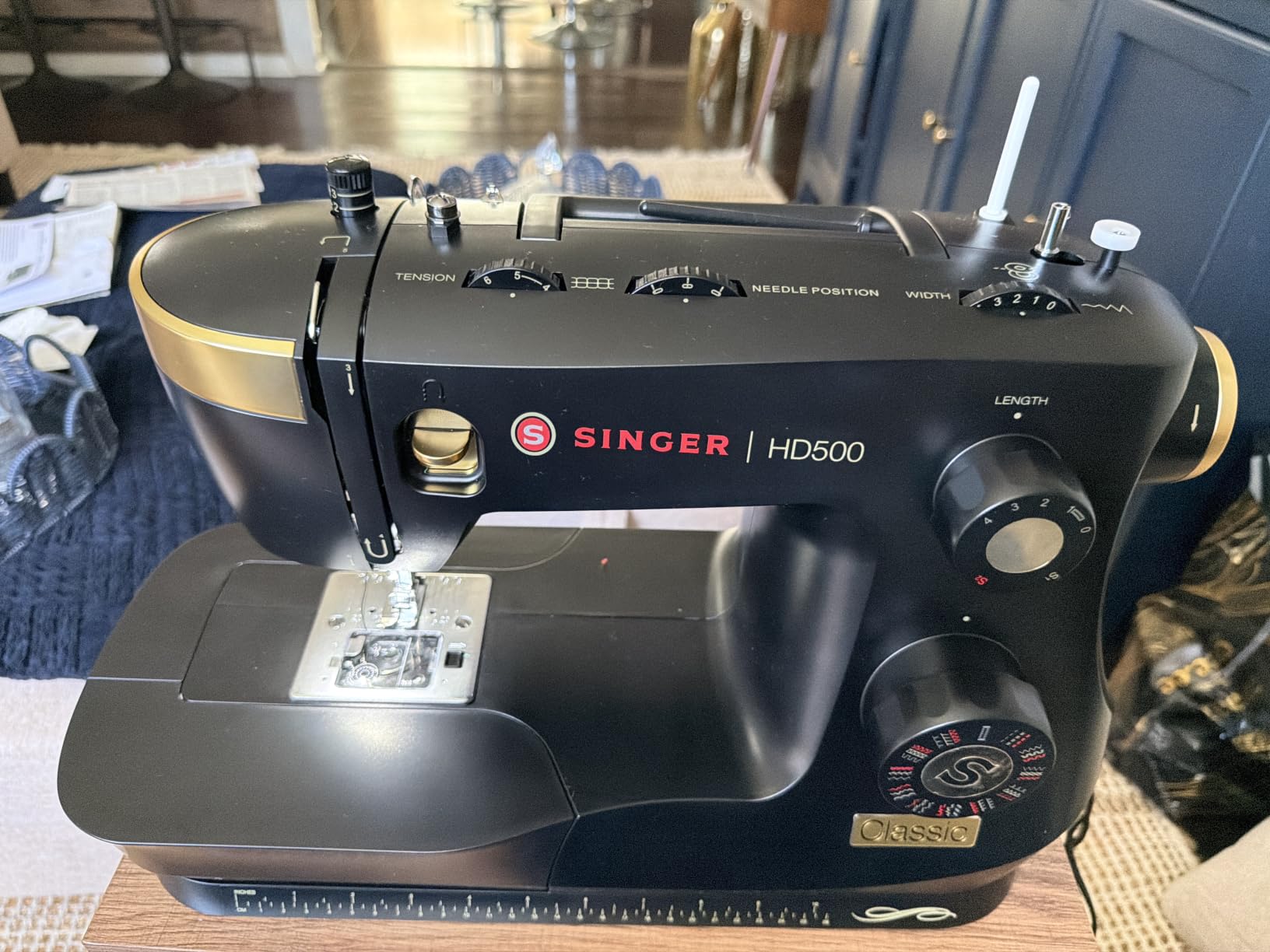 SINGER Heavy Duty 500 Classic High Speed Sewing Machine + Accessory Kit | 3 built-in stitches, strong motor, 50% more power, 1-step buttonhole, sturdy metal frame, large sewing space, LED light customer photo 1