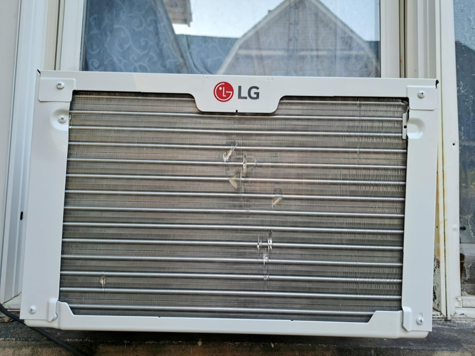 LG 8,000 Window Air Conditioner, 115V, 350 Sq.Ft. (14' x 25' Room Size), Quiet Operation, Electronic Control with Remote, 3 Cooling & Fan Speeds, Auto Restart, 8000 BTU, White customer photo 2