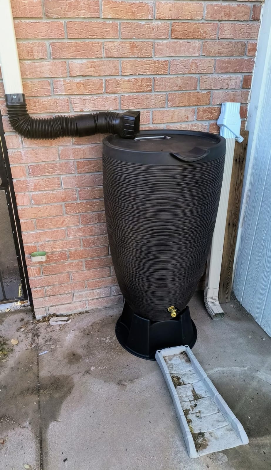 RTS Home Accents 50-Gallon Newport Rain Barrel with Stand and Removable Lid, Slate Color customer photo 1