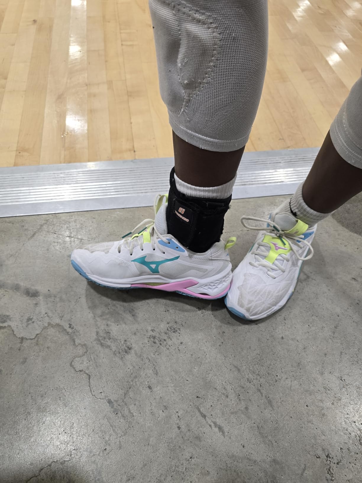 Mizuno Unisex Adult Wave Stealth Neo 2 Unisex Volleyball Shoe customer photo 2