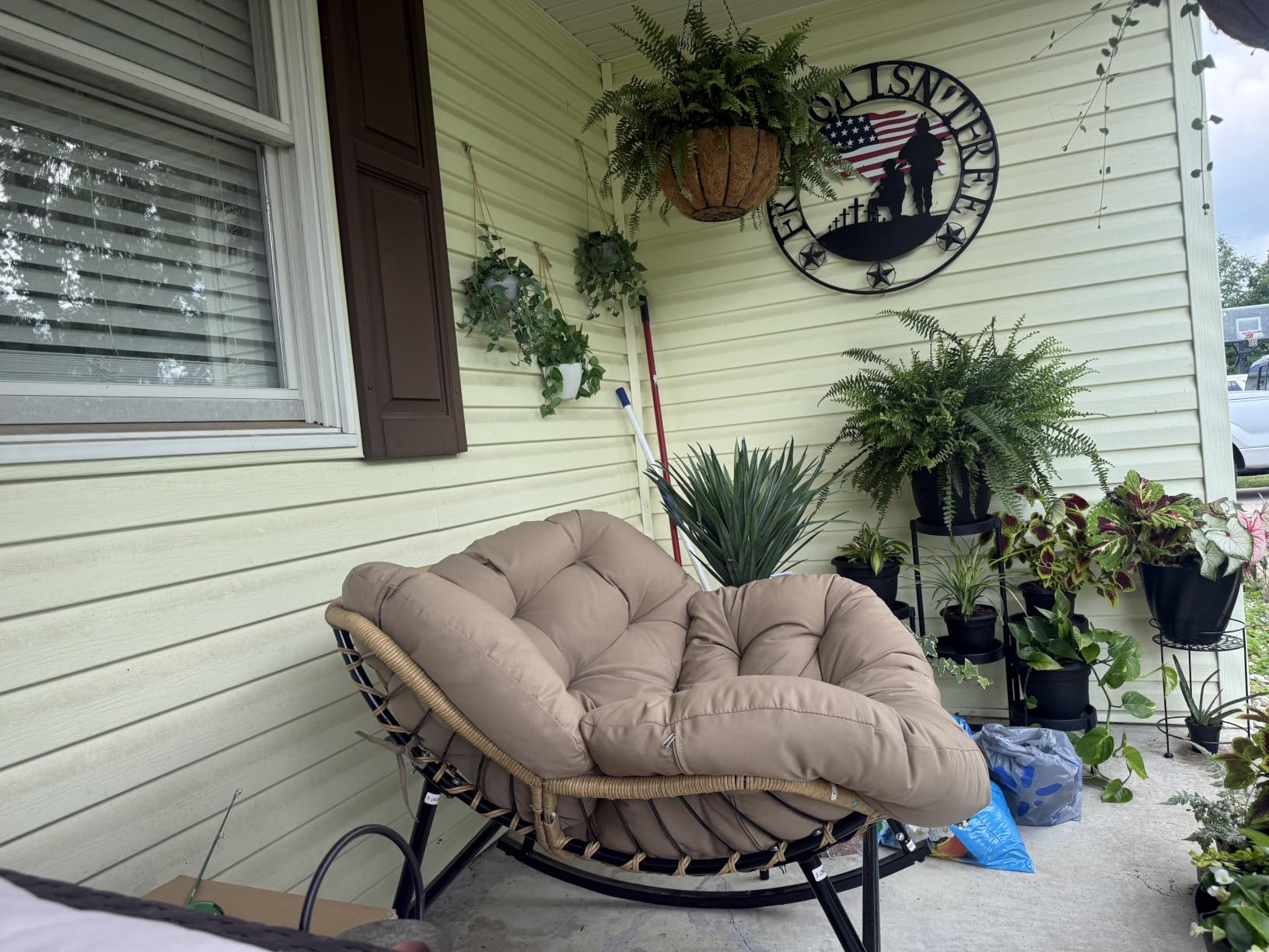 BULEXYARD Outdoor Papasan Rocking Chair, Oversized Egg Patio Lounge Chair customer photo 1