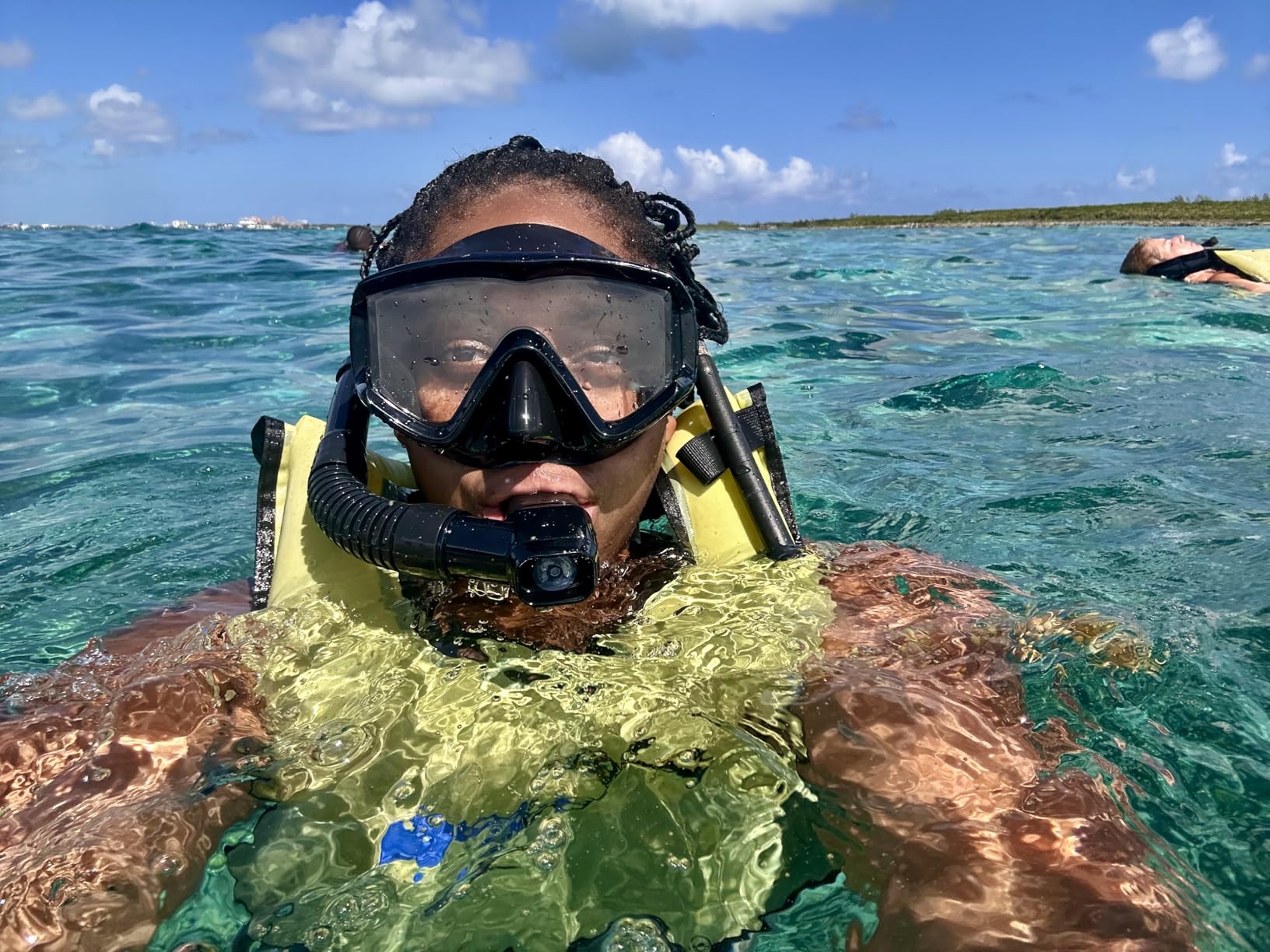 Aegend Snorkeling Gear for Adult Kid - Anti-Fog Mask with Top Dry Valve customer photo 1