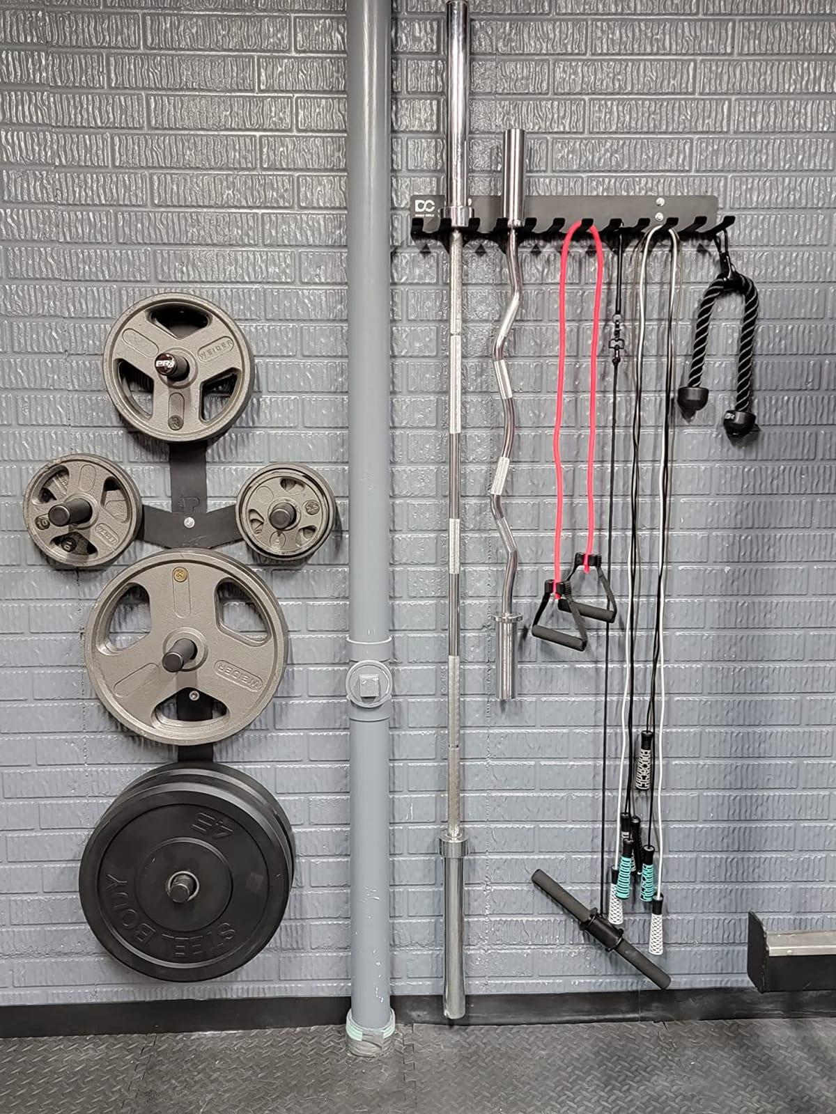 Double Circle Gym Equipment Storage Rack - Multi Purpose Gym Equipment Wall Rack Hanger for Pro Home Gym Storage for Exercise Bands, Barbell Bar, Jump Ropes, Chains, Lifting Belts (17