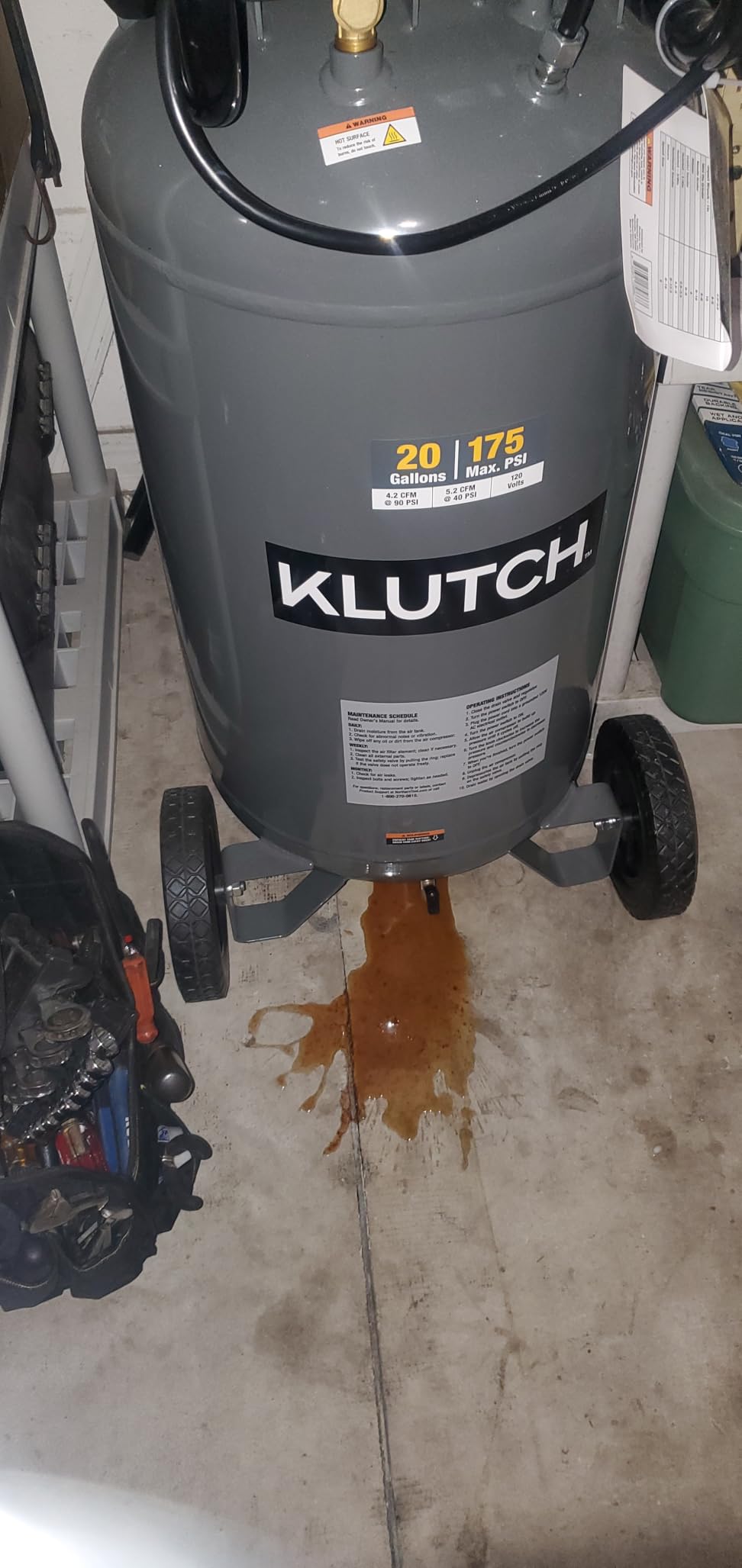 Klutch 29-Gallon Air Compressor, 2.5 HP, 120V, 175 PSI, 5.1 CFM at 90 PSI customer photo 1