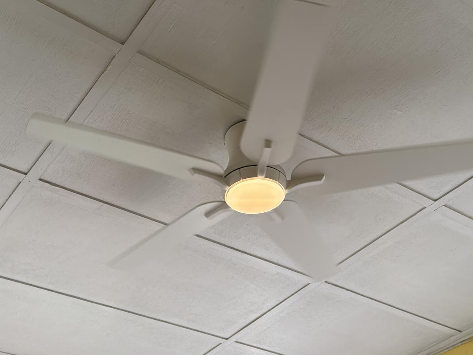 POCHFAN 52 Inch Ceiling Fans with Lights and Remote, Brushed Nickel Flush Mount Low Profile Ceiling Fan for Bedroom, Living Room, Patio, Dimmable 6 Speeds Noiseless, ETL Listed customer photo 1