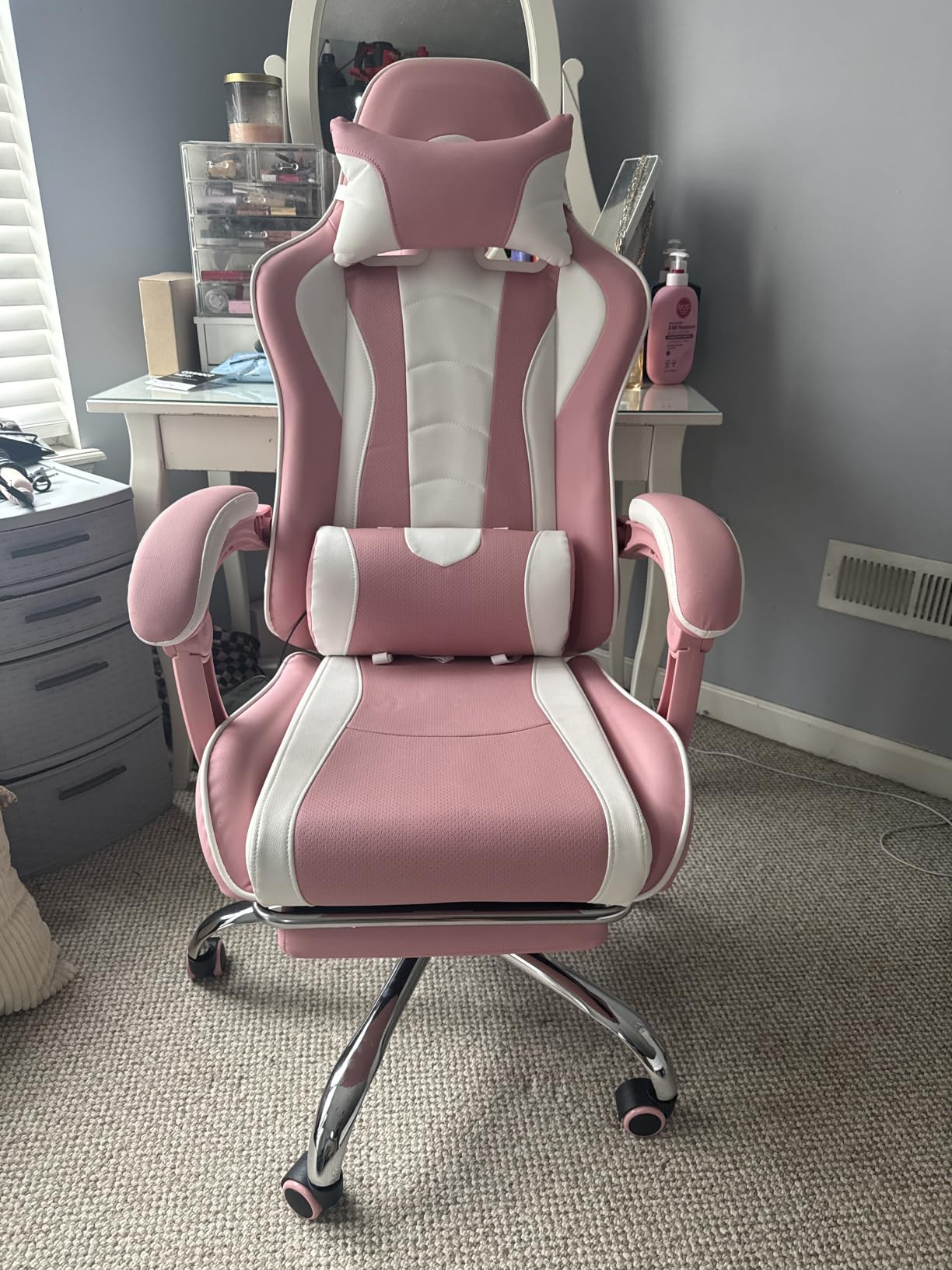 Yaheetech Gaming Chair with Footrest Massage Lumbar Pillow Black and White customer photo 2