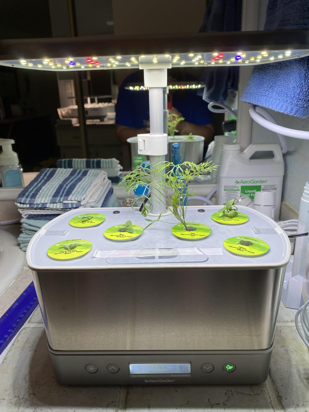 Ahopegarden Hydroponics Growing System Kit: 12 Pods with LCD Control Panel customer photo 2