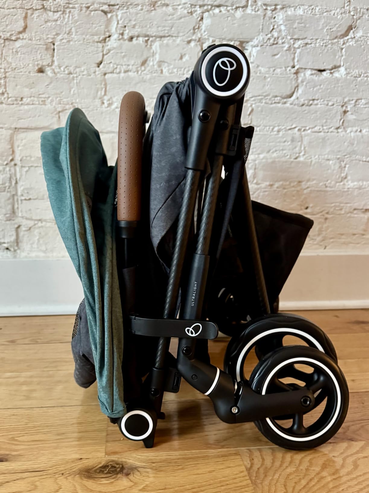Evenflo Hummingbird Ultra-Lightweight Carbon Fiber Stroller (Calypte Pink) customer photo 2