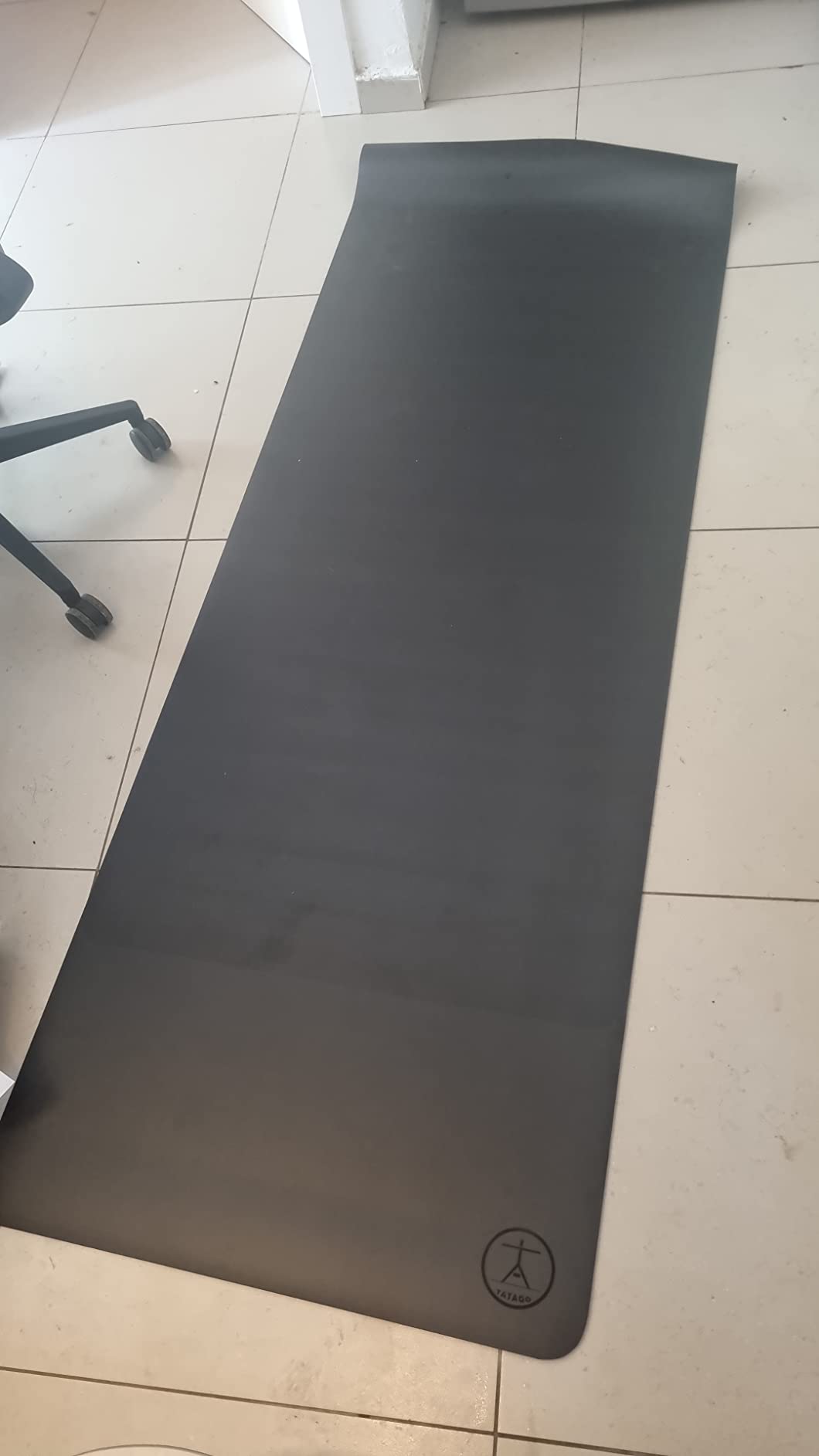 Tatago Hot Yoga Mat Non Slip-Professional Grade Natural Rubber Yoga Mat, Pliates Mat, Stretching Mat or exercise mats for home workout. Nonslip for Hot and Sweaty Classes. Includes Yoga Strap for Carrying and Stretching too. customer photo 2