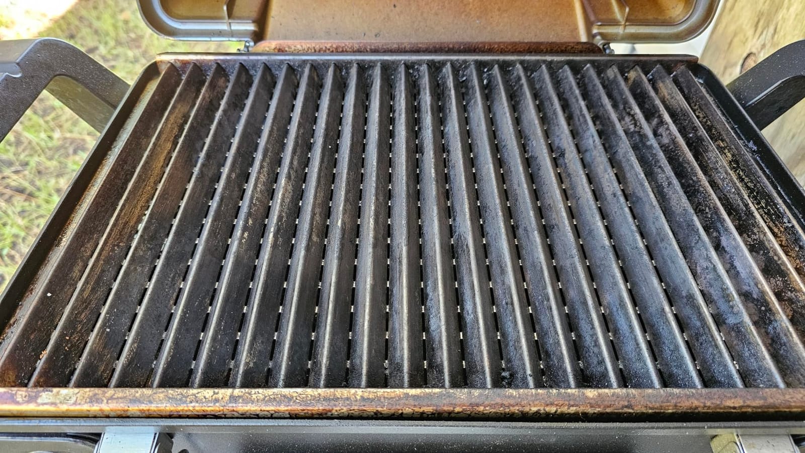 Charbroil Grill2Go X200 Portable Gas Grill, Dark Grey - 25409200 customer photo 1