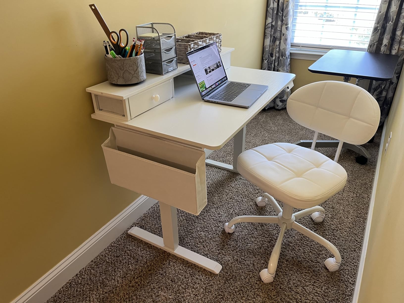 KLUVIS White Electric Standing Desk with Drawers, 40 Inch customer photo 2