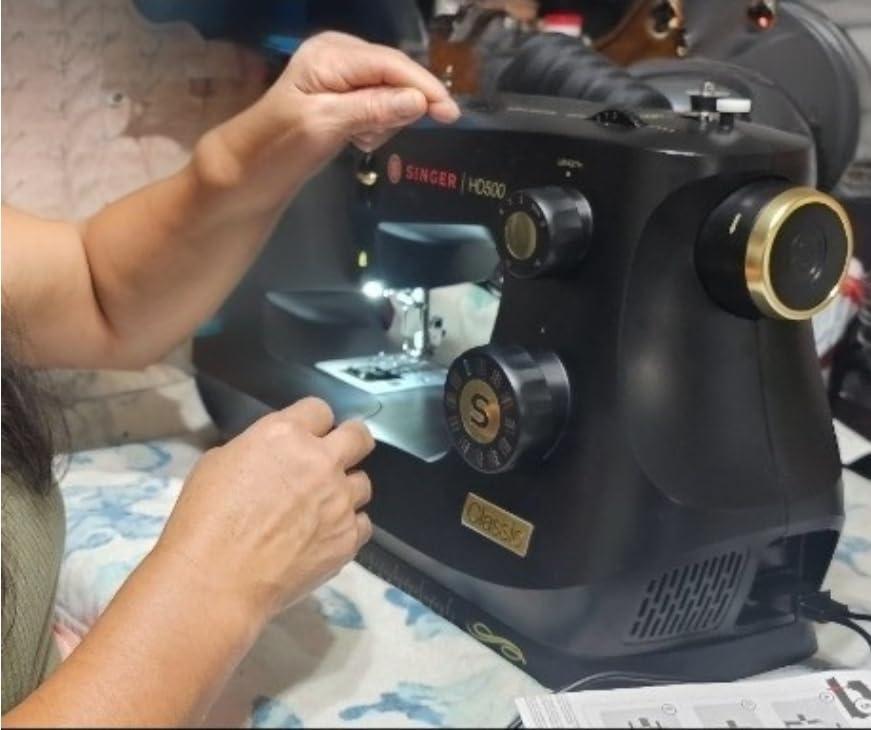SINGER Super Bundle, Heavy Duty 500 Sewing Machine with Carrying Case | 23 built-in stitches, high speed motor, strong piercing power, 1-step buttonhole, metal frame, LED light customer photo 2