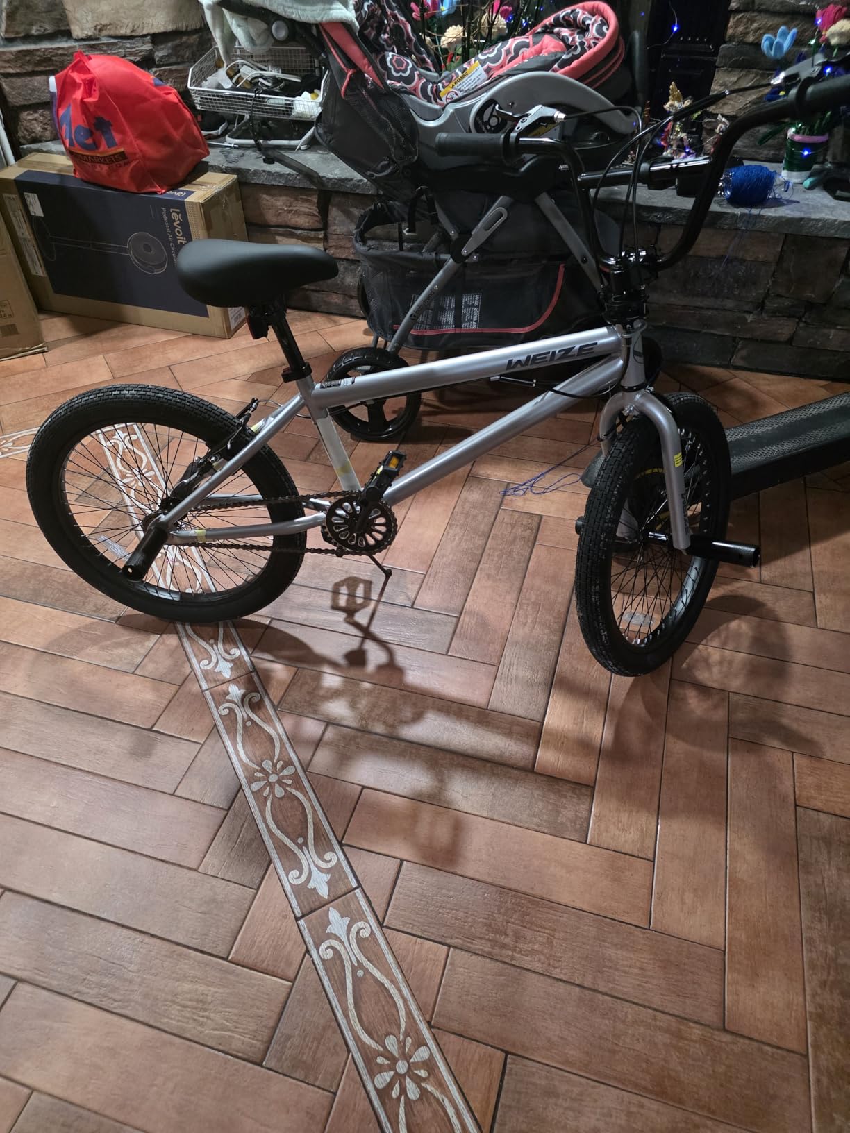 WEIZE Freestyle BMX Bike 20 inch Trick Bicycle for Kids Teenage Boys Girls | Hi-Ten Steel Frame Bicycle 360 Degree Rotor Freestyle 4 Pegs Single Speed Beginner-Level to Advanced Riders V-Brake BMX Tires customer photo 2