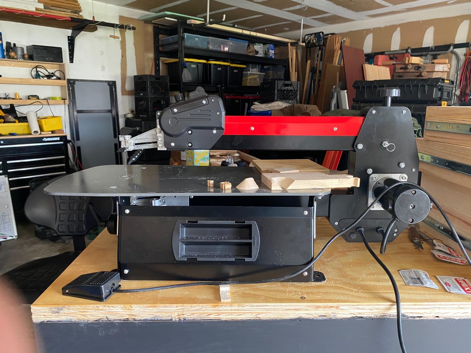 BUCKTOOL 16-Inch Scroll Saw, 1.3A Power Scroll Saws for Woodworking, 360-1550 RPM Variable Speed, Upper Arm Lifting, Double Parallel-Link Drive customer photo 1