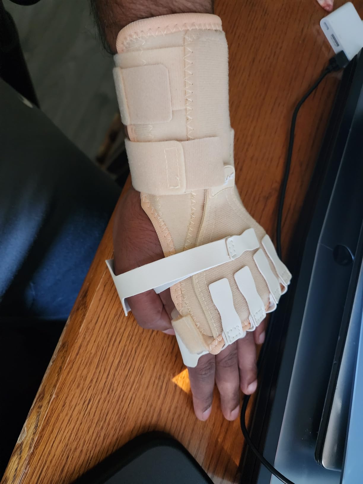 Radial Nerve Palsy Splint Brace for Wrist drop, 5 Fingers Extension, Stroke Patient Recovery, Finger Limp, Crutch Palsy, MCP Arthroplasty, for both Left and Right Hand - Black customer photo 2