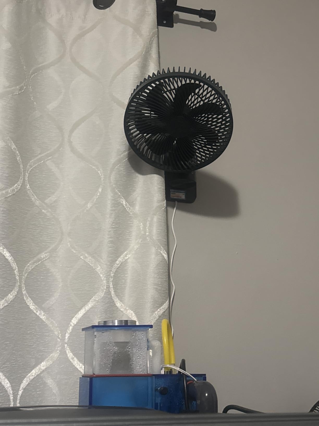 LEMOISTAR 8 Inch Small Wall Mounted RV Fan with Remote Control, 90° Oscillating, 4 Speeds, 4 Timer, Adjustable Tilt, 70 Inch Cord, Quiet, for Corner Bedroom Home Office Garage-Black customer photo 2