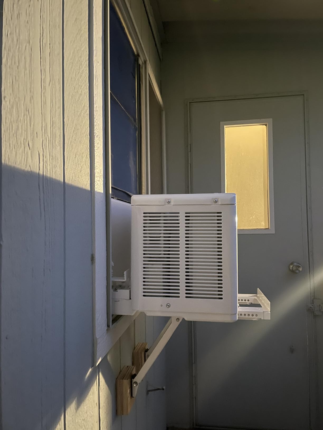 Midea 8,000 BTU U-Shaped Smart Inverter Window AC, Cools 350 Sq Ft, Ultra Quiet, Alexa/Google Compatible, 37% Energy Savings customer photo 1